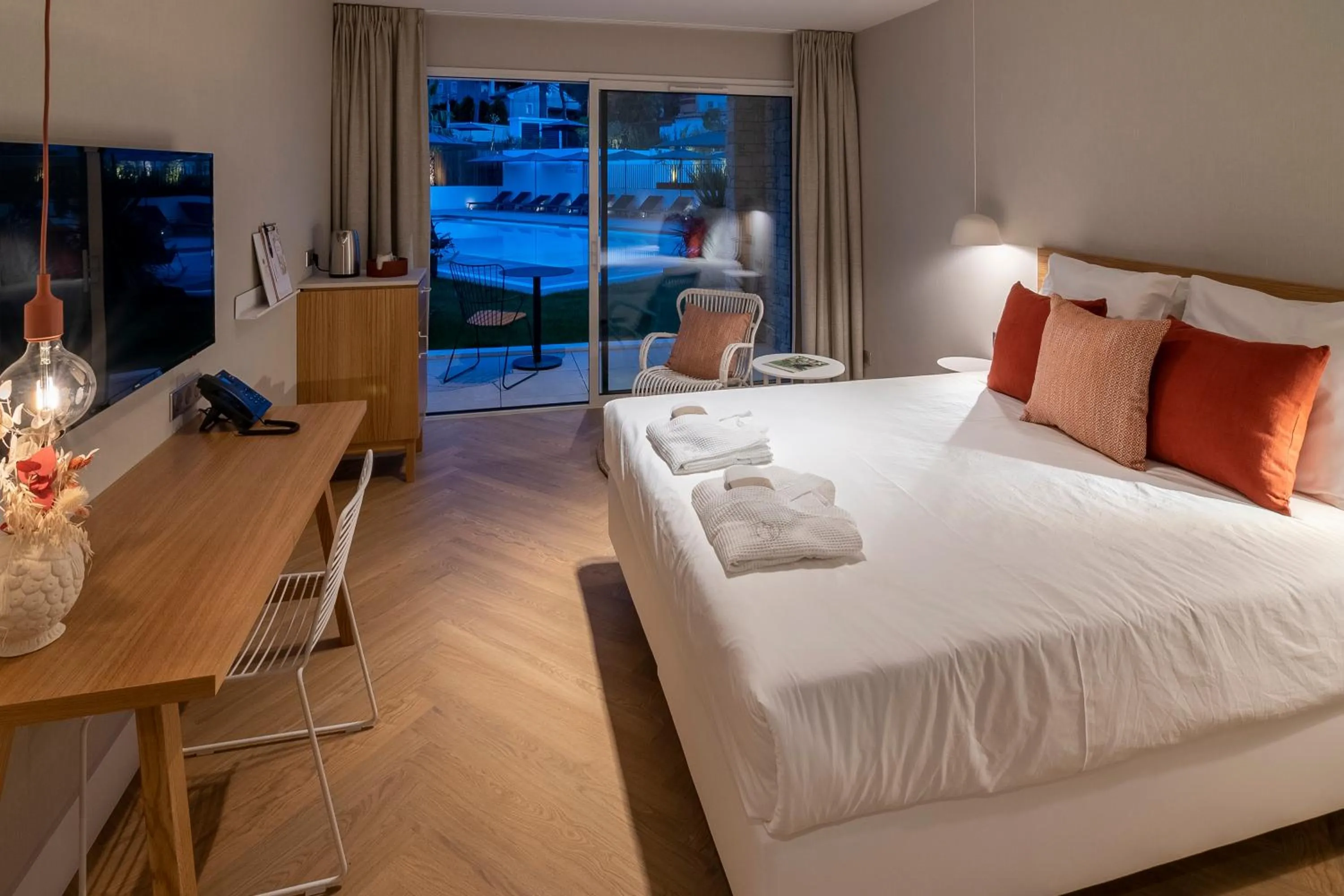 Photo of the whole room, Bed in Van der Valk Hotel Bloom Saint Aygulf