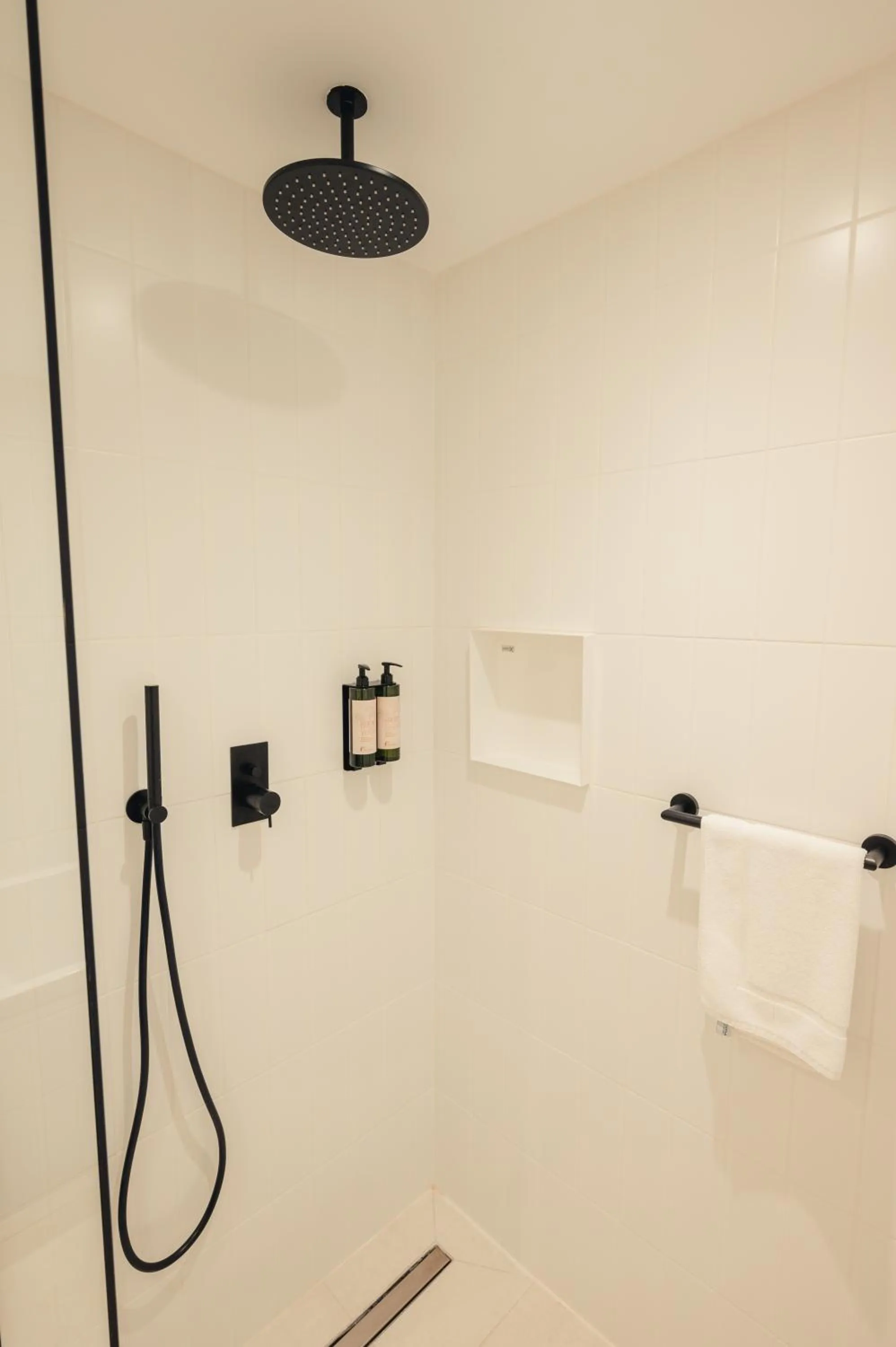 Shower in Van der Valk Hotel Bloom Saint Aygulf