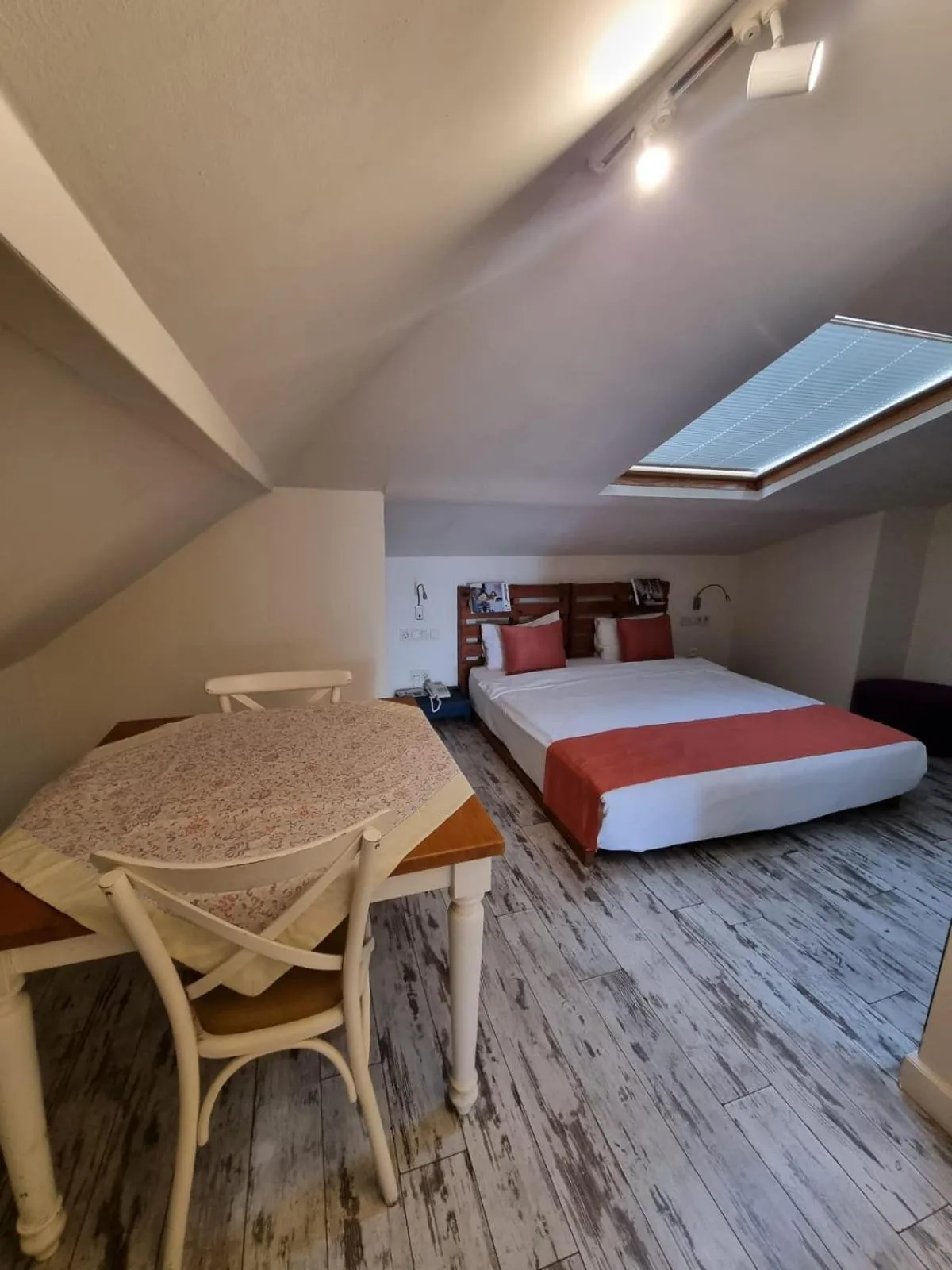 Photo of the whole room in Melek Hotels Moda