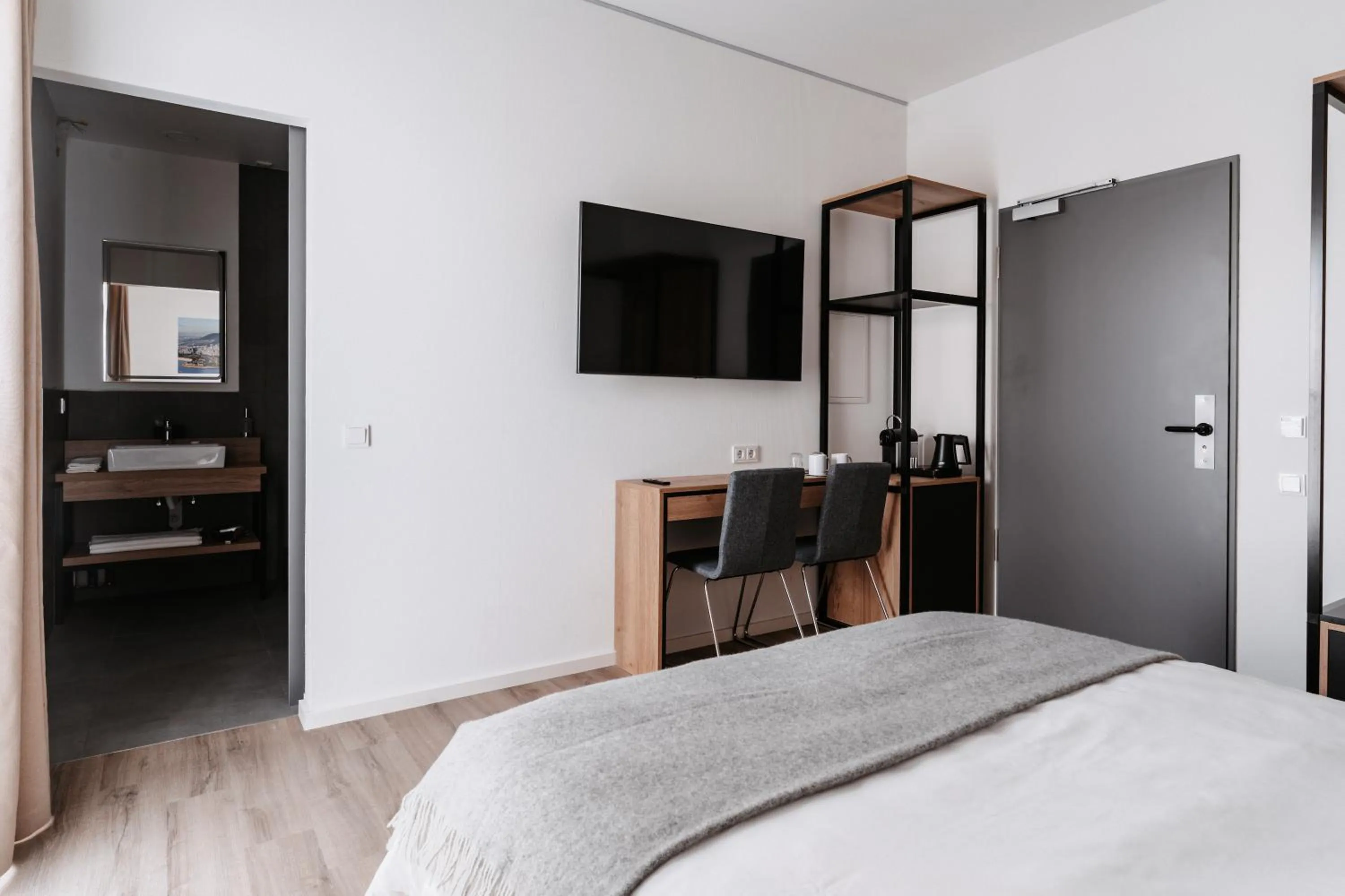 TV and multimedia, Bed in STEP INN The Fair Hotel