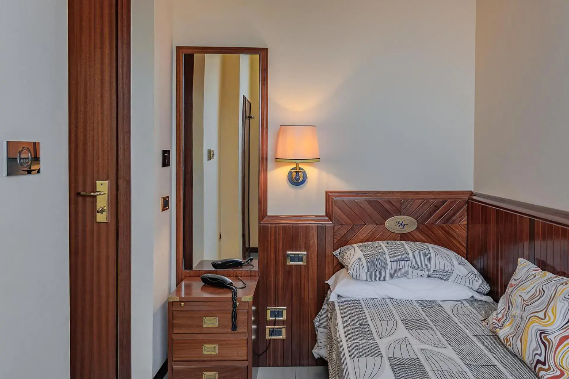 Standard Single Room in Hotel Tornese - Rooftop Sea View Standard Single Room in Hotel Tornese - Rooftop Sea View