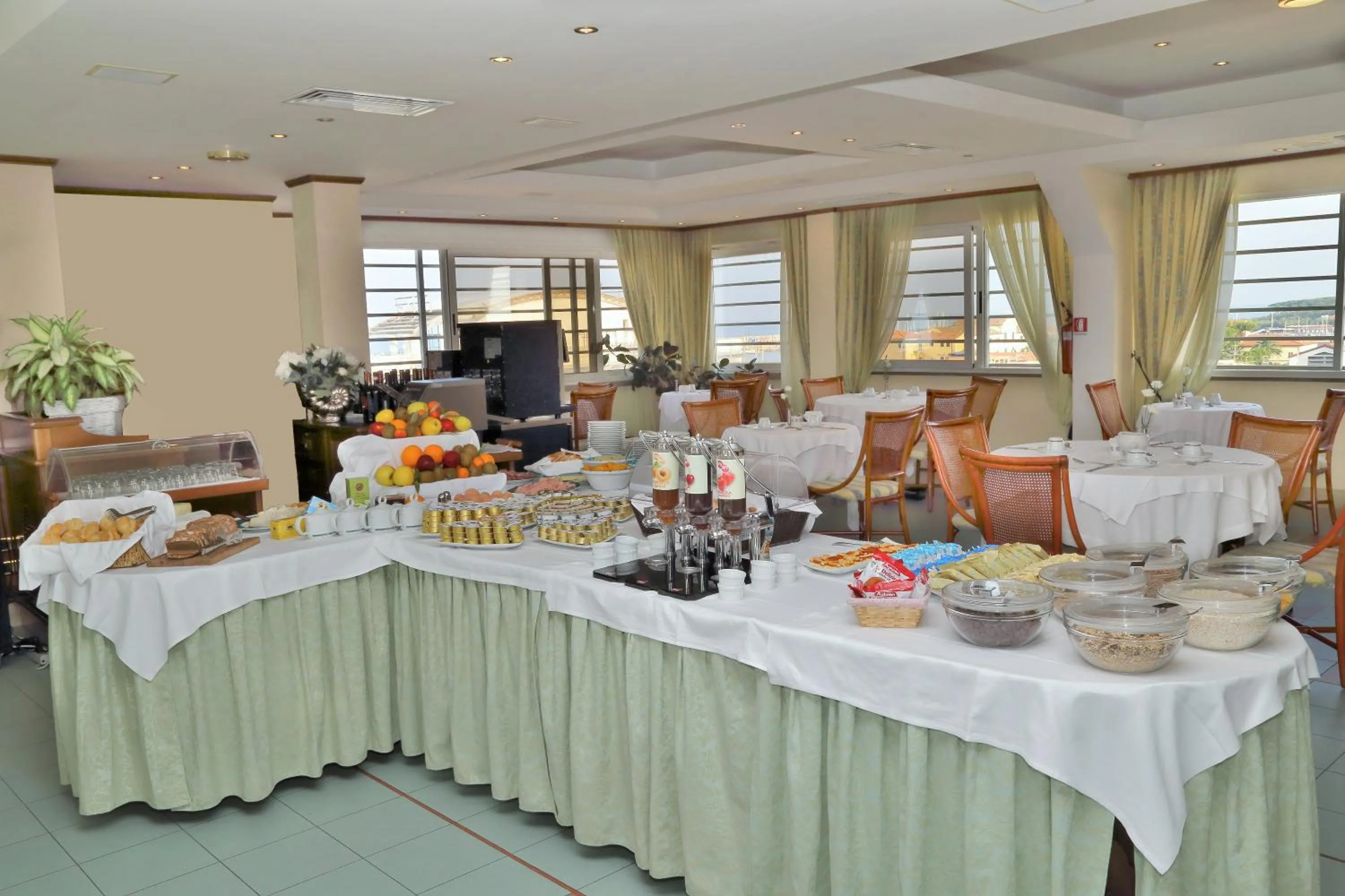 Restaurant/places to eat in Hotel Tornese - Rooftop Sea View