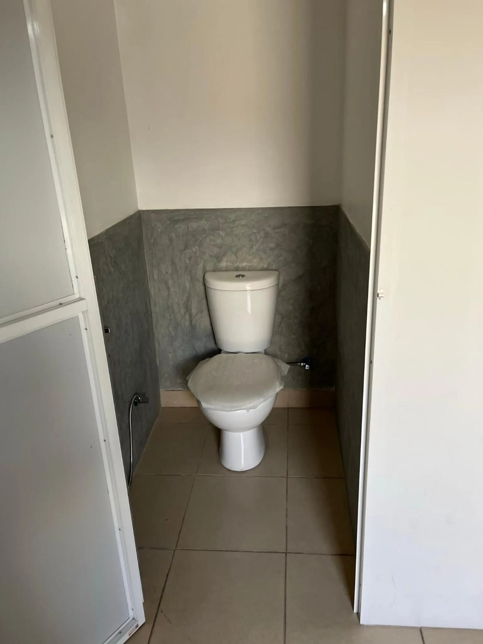 Toilet in Tanty’s Hostel