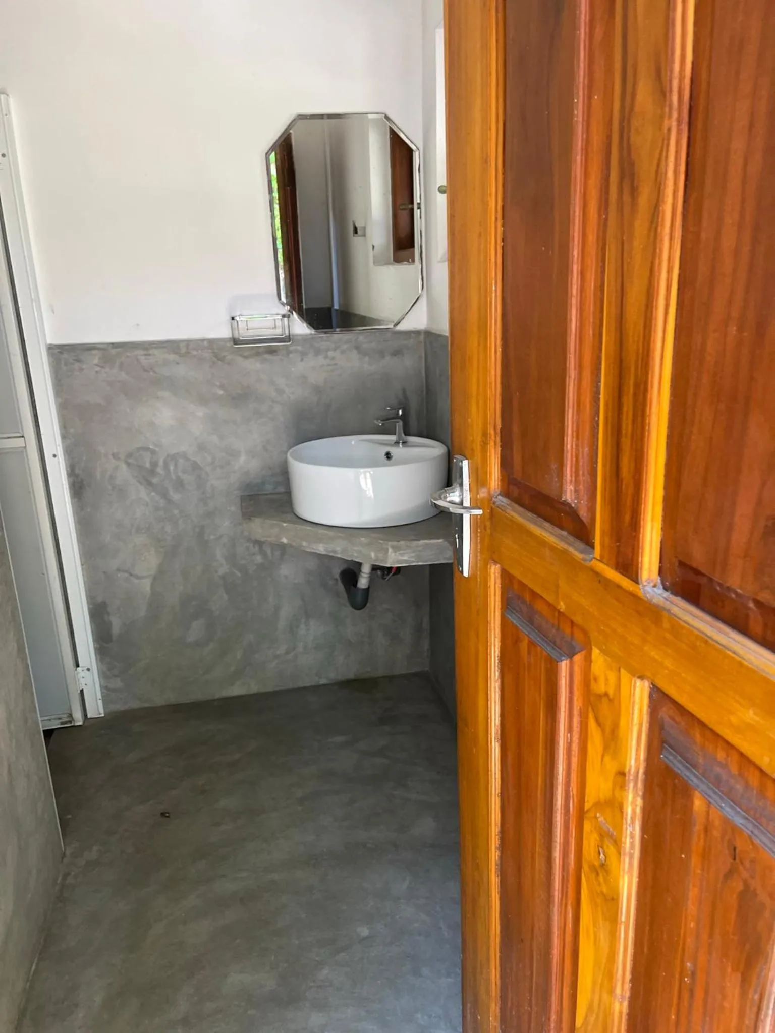 Toilet in Tanty’s Hostel