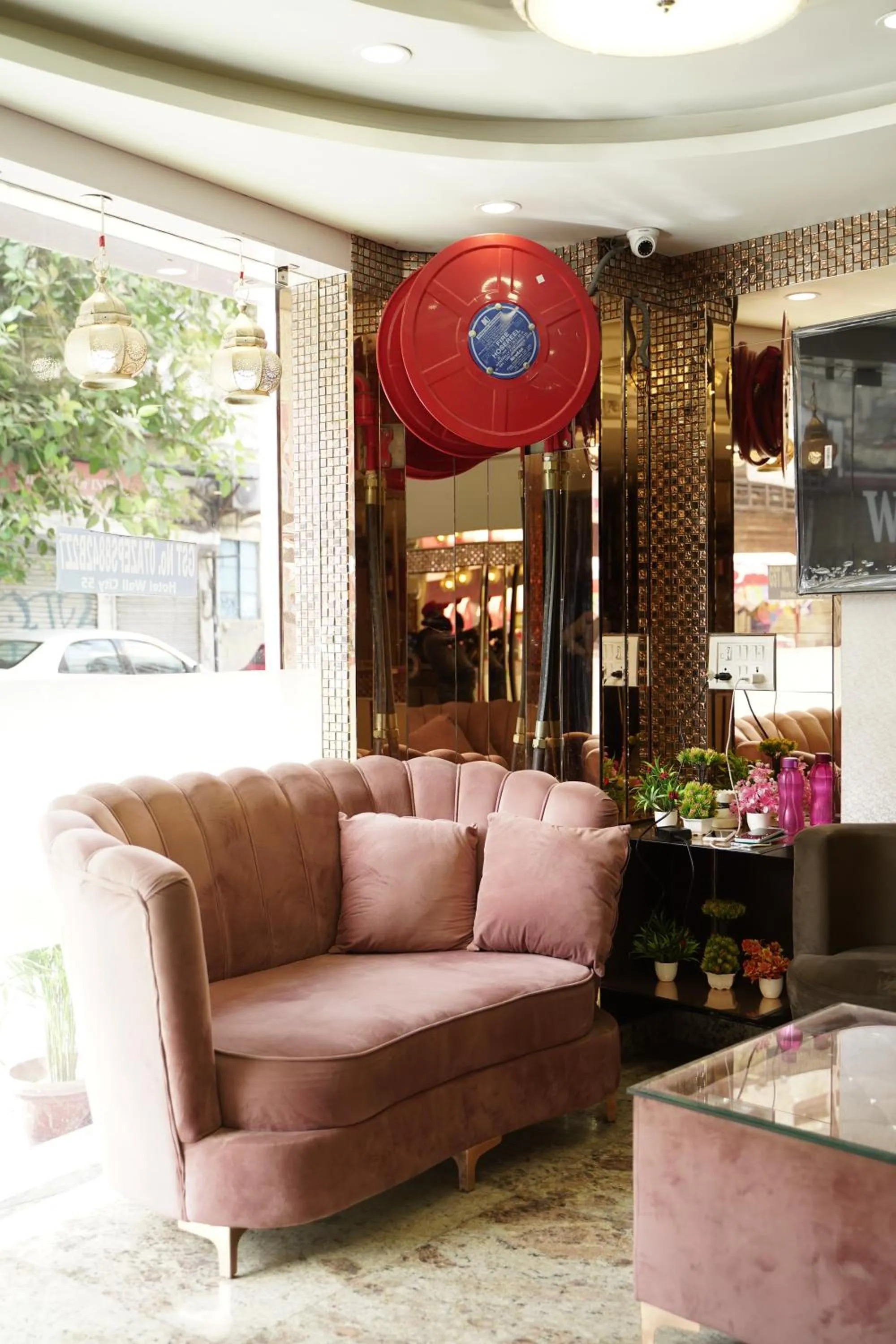 Seating area in Hotel Wall City 55