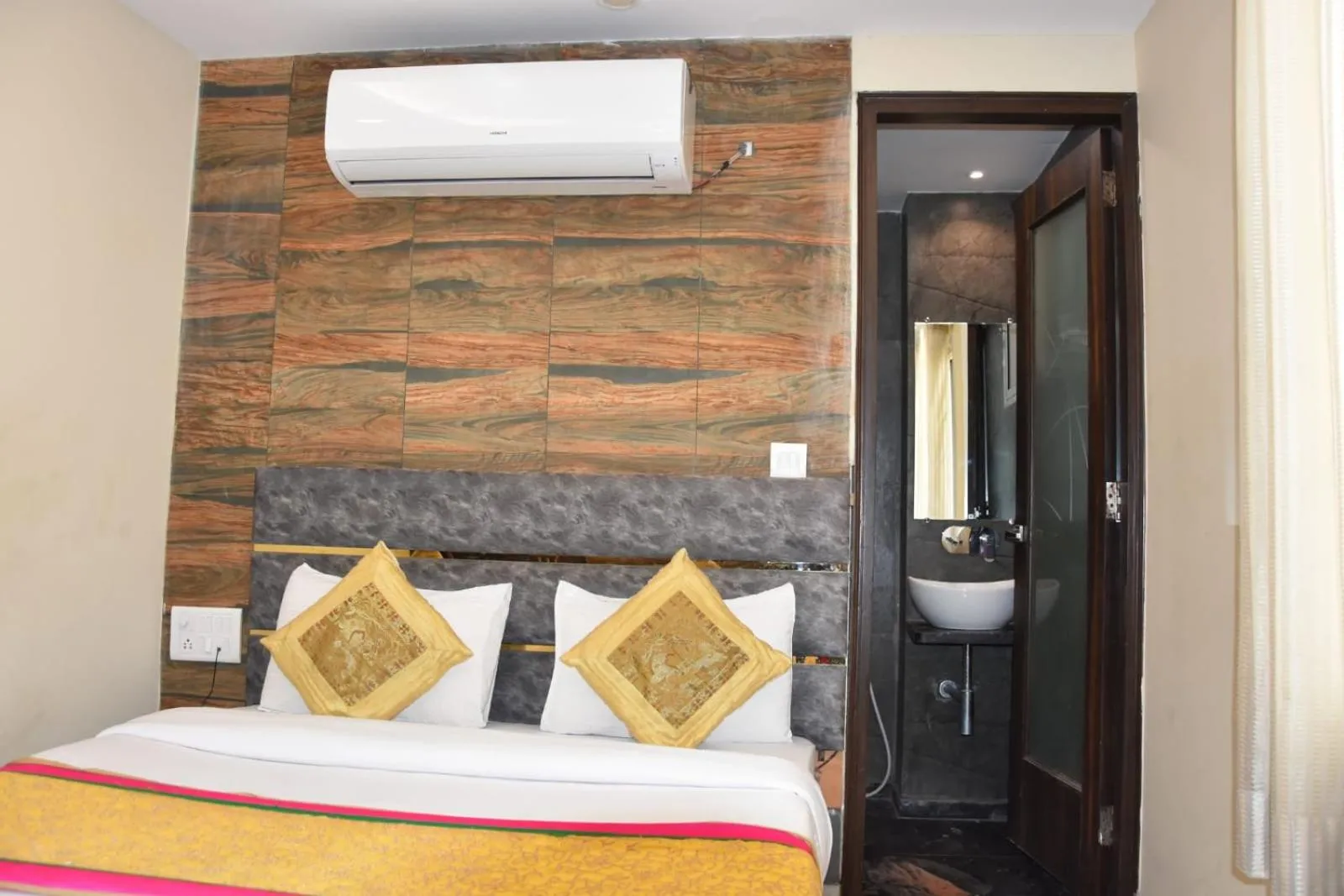 Bedroom, Bed in Hotel Wall City 55