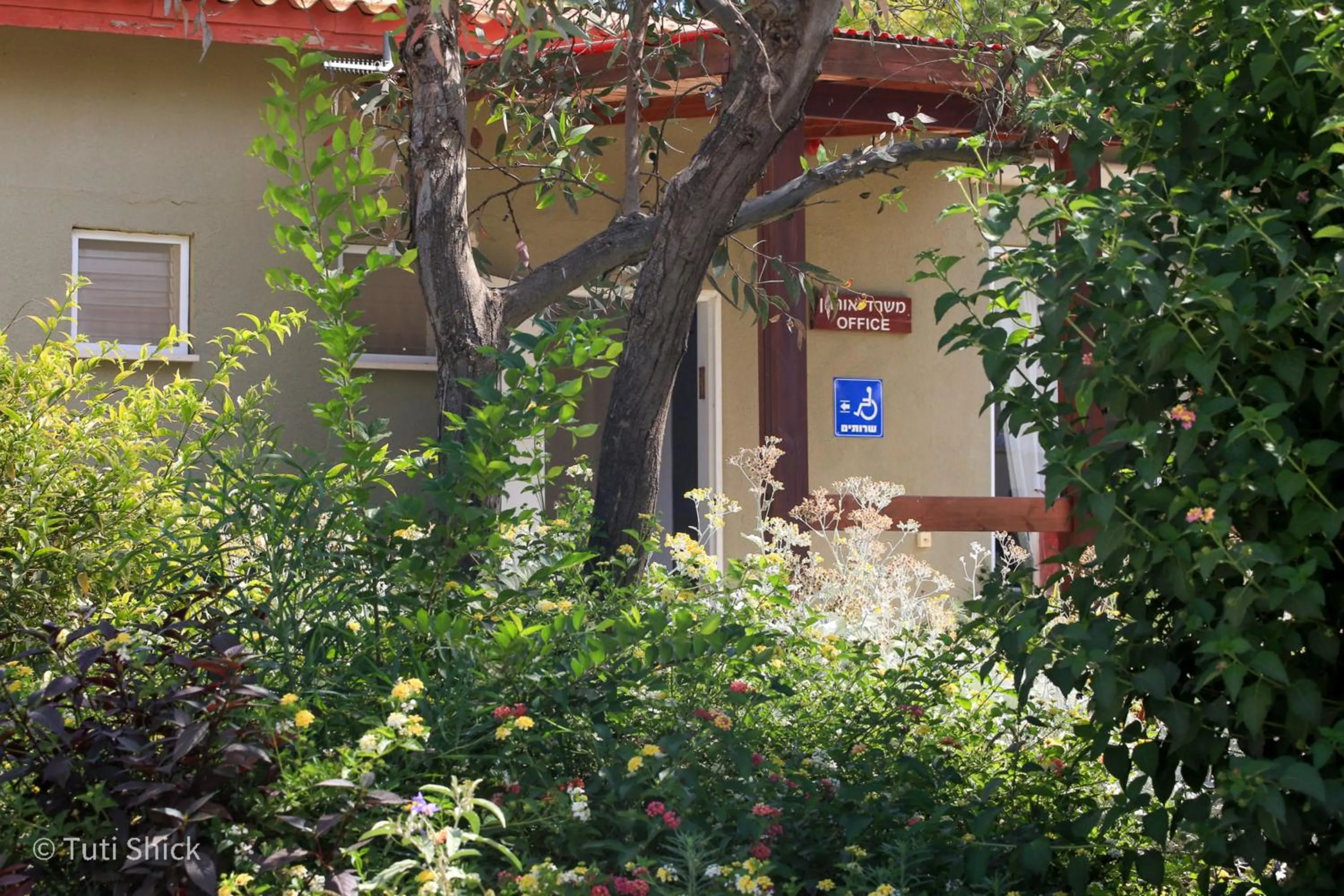 Property building in Mandara - Country Lodging