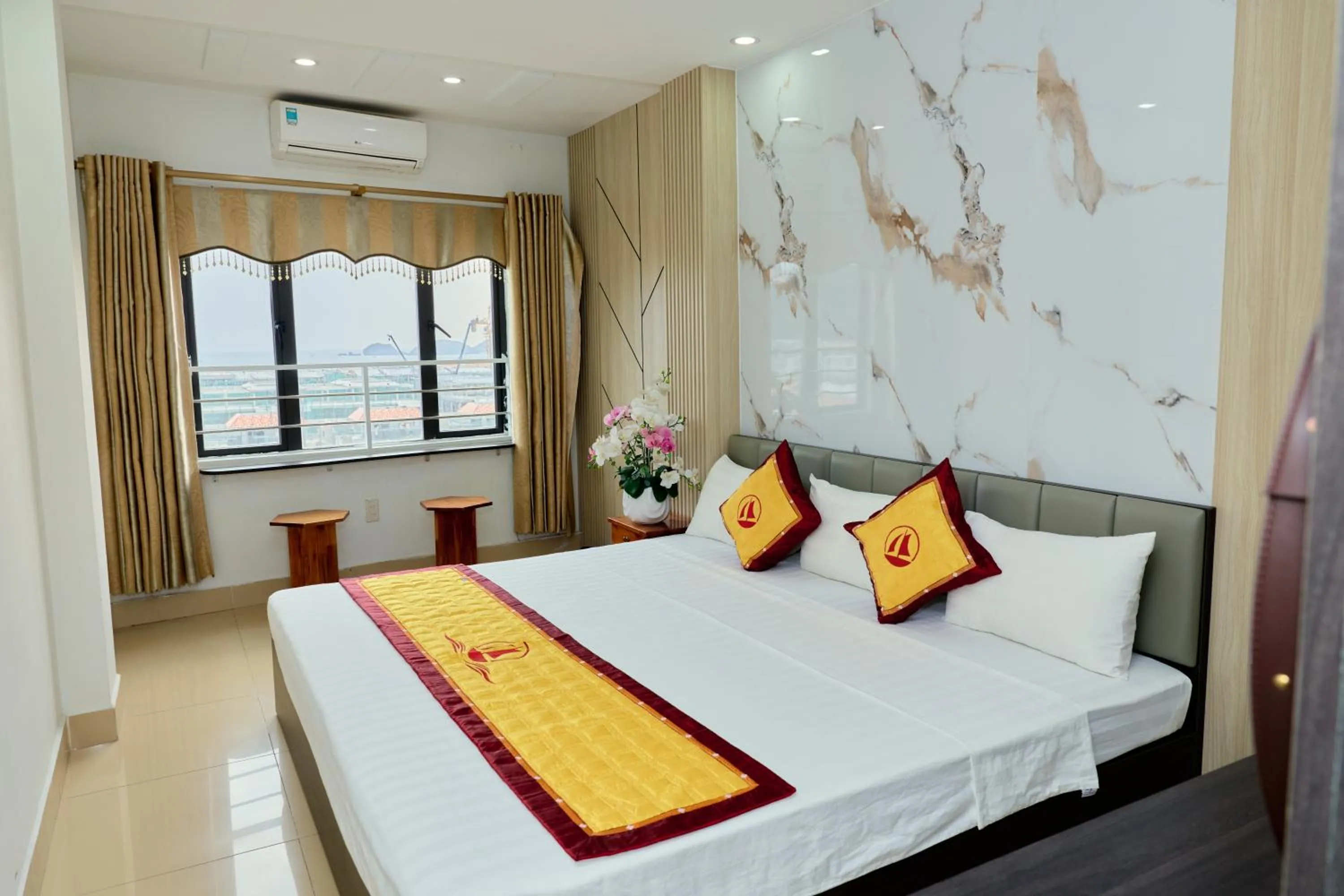Bed in Huong Cang Sea View Hotel