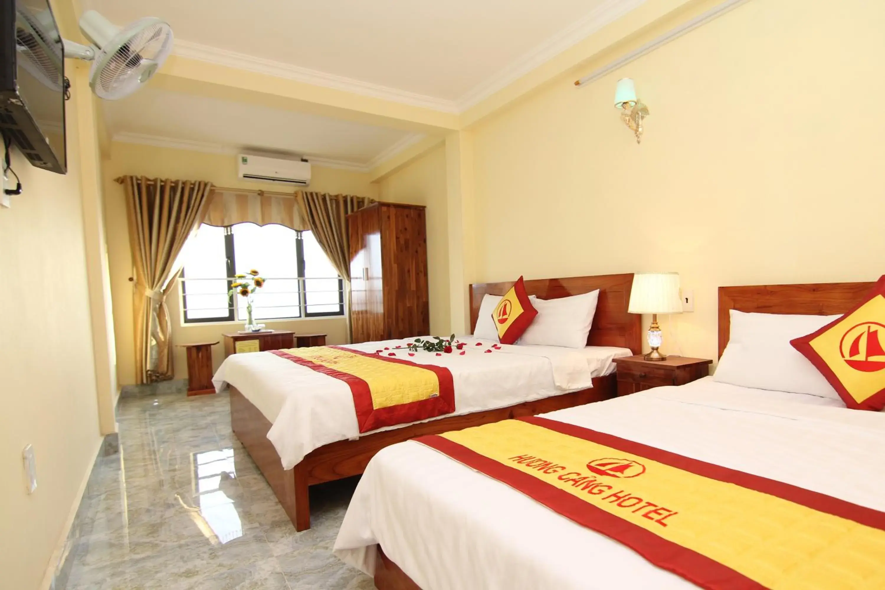Deluxe Double or Twin Room with Sea View in Huong Cang Sea View Hotel Deluxe Double or Twin Room with Sea View in Huong Cang Sea View Hotel