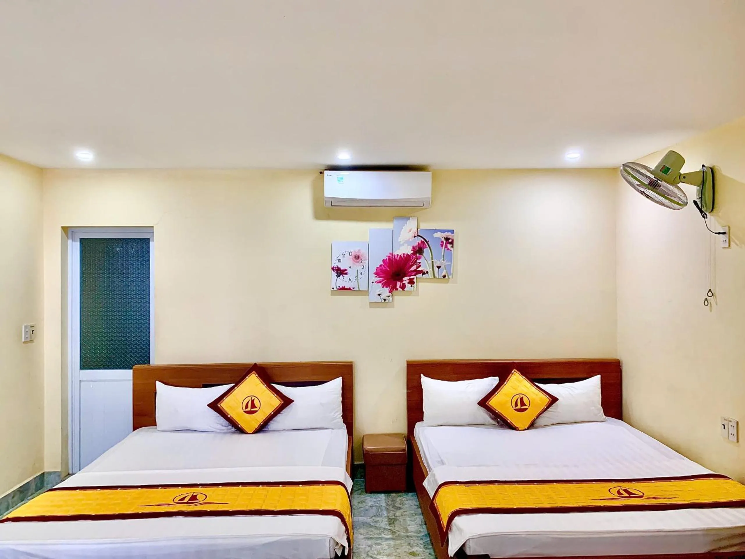 Bed in Huong Cang Sea View Hotel