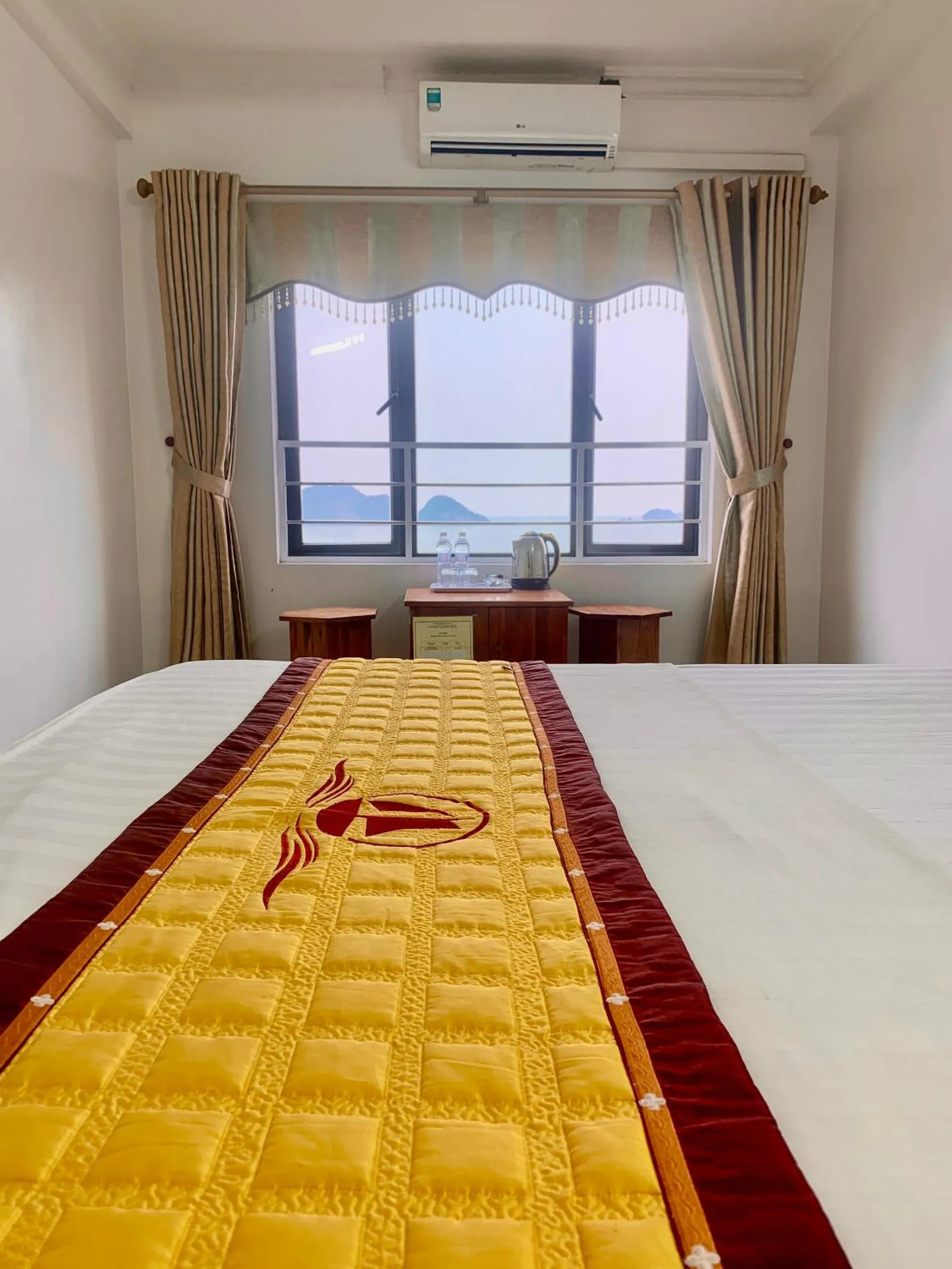 Bed in Huong Cang Sea View Hotel