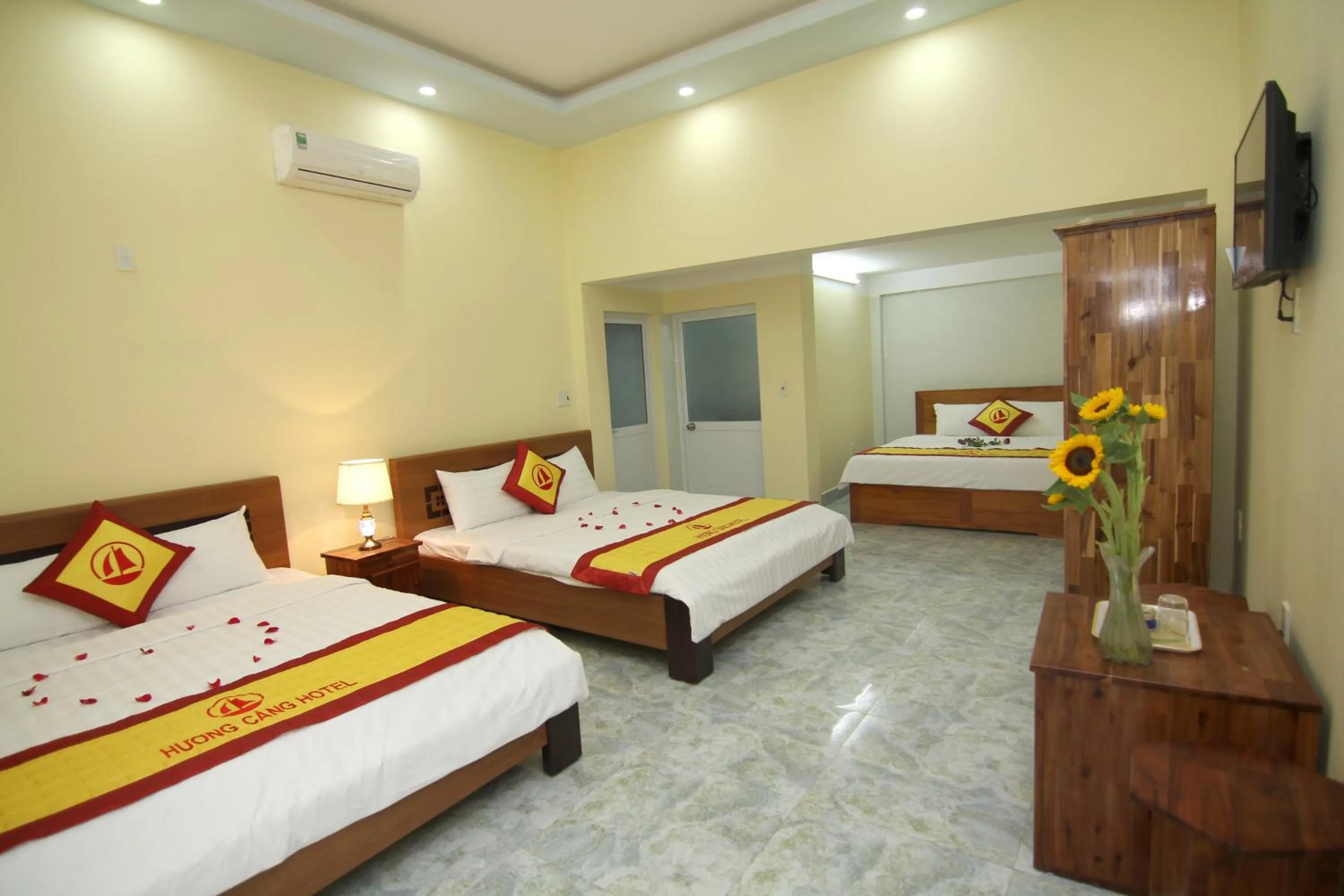 Bedroom, Bed in Huong Cang Sea View Hotel