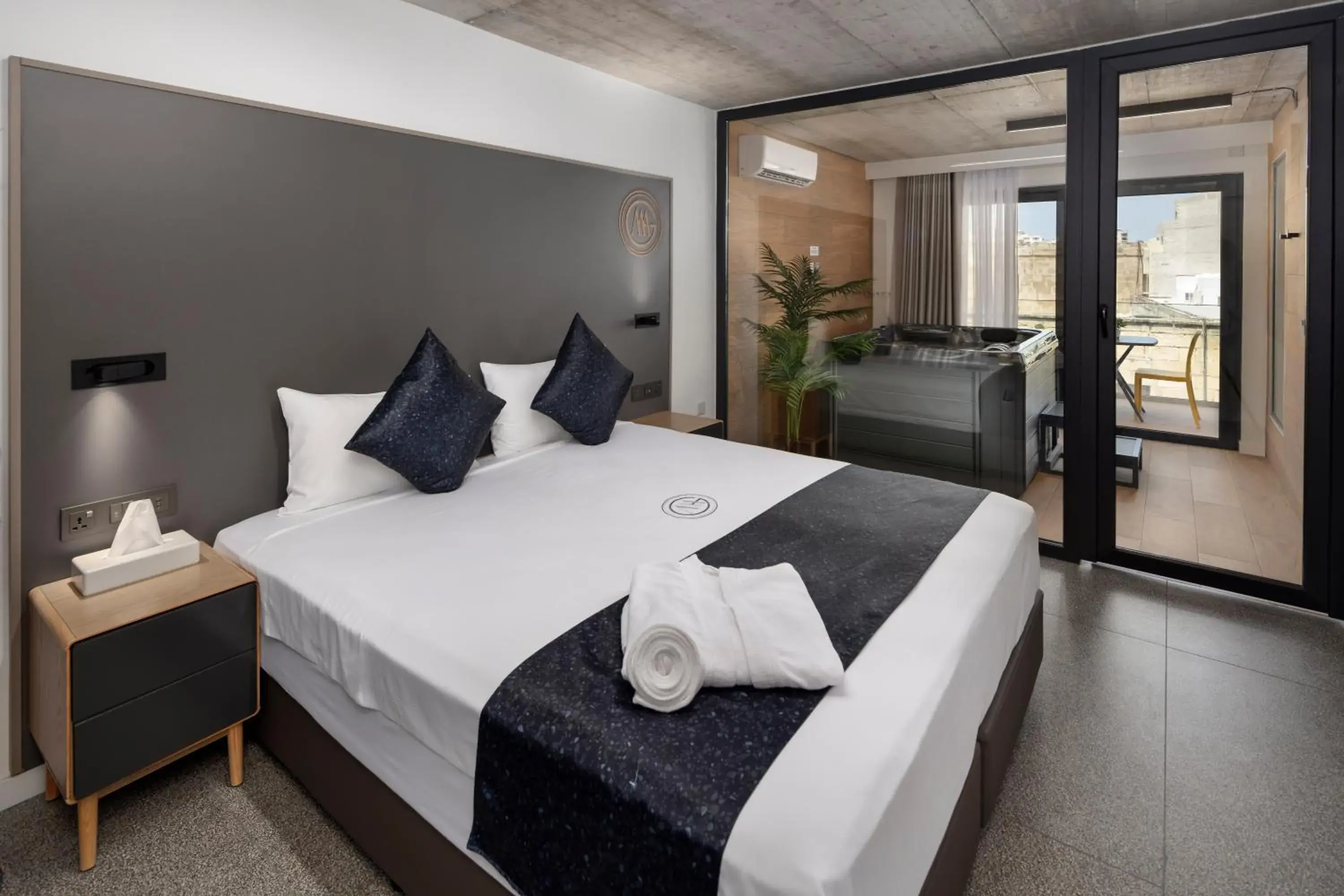 Suite with Hot Tub in Grands Suites Hotel and Spa Sliema Suite with Hot Tub in Grands Suites Hotel and Spa Sliema