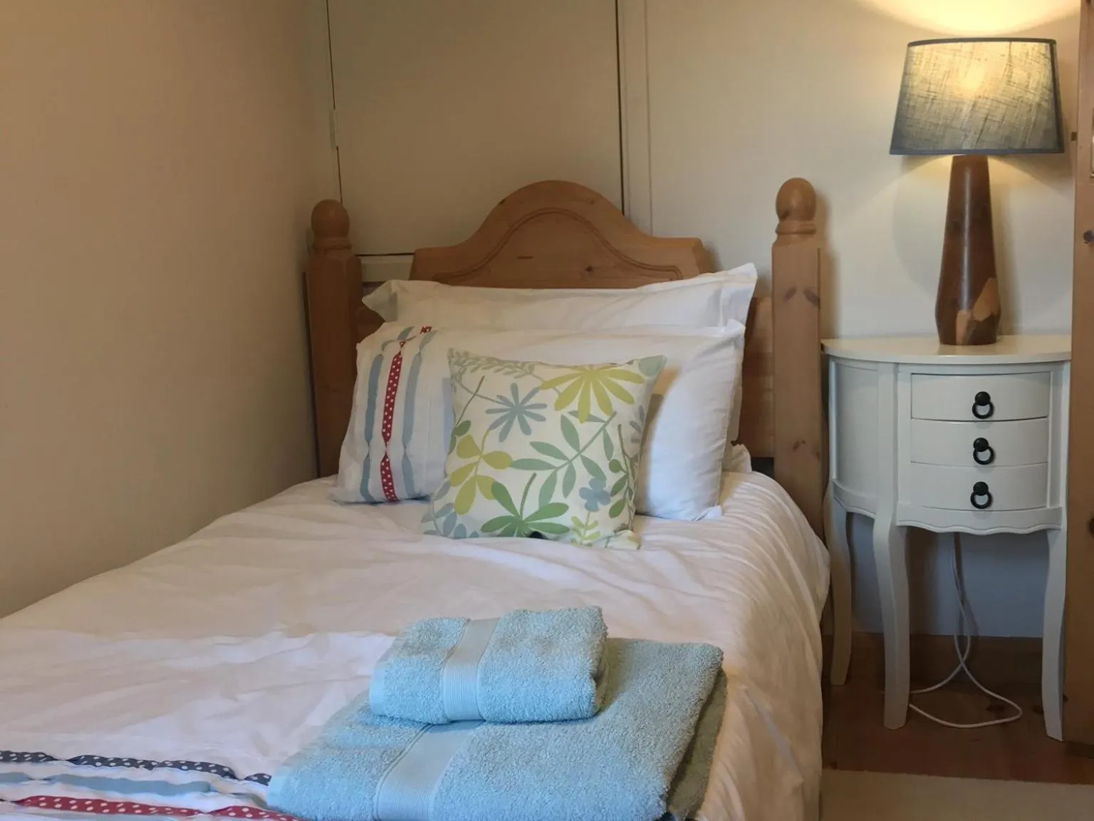 Bedroom, Bed in Green Cottages