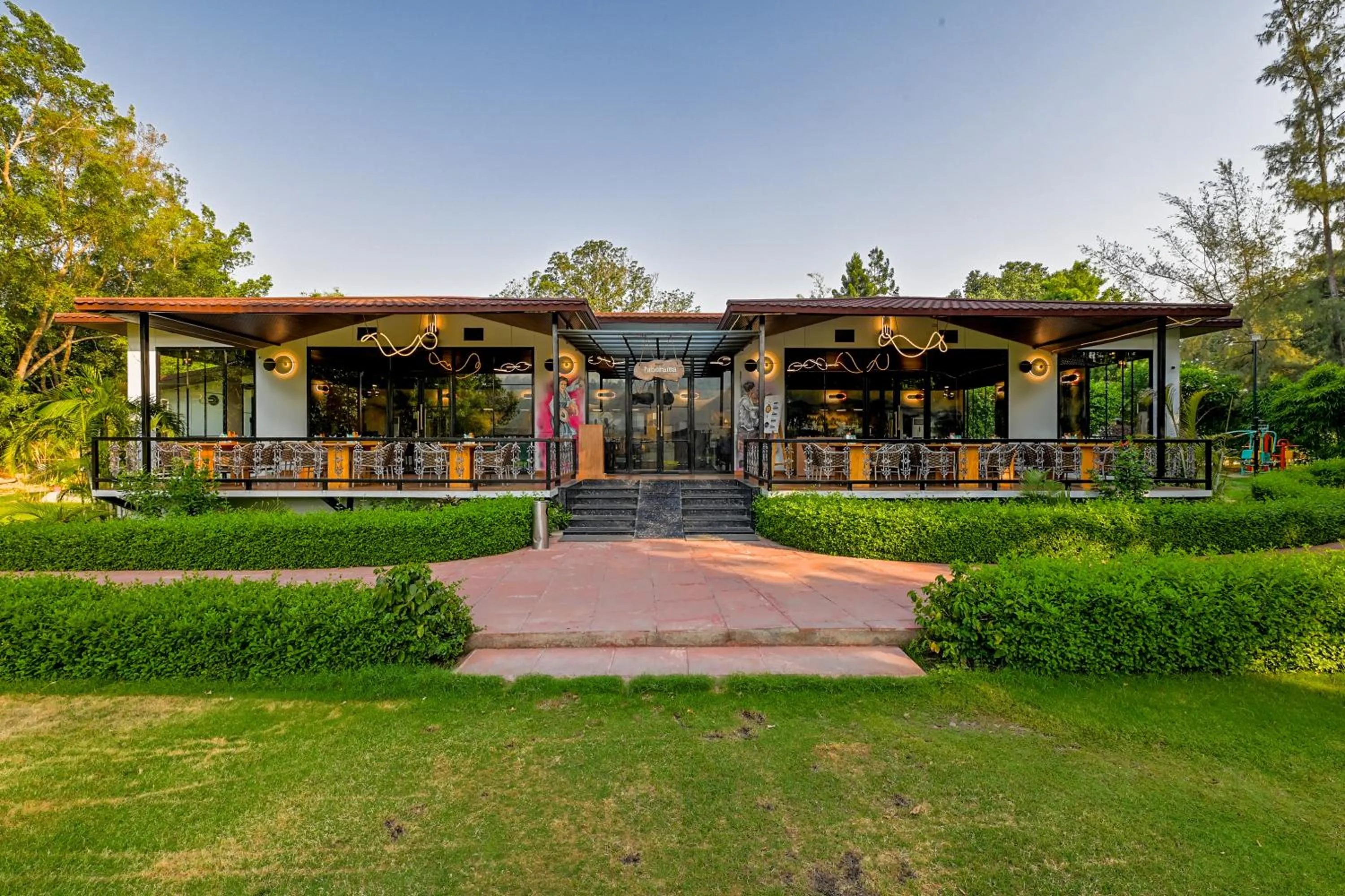 Restaurant/places to eat in Tarangi Resort and Spa