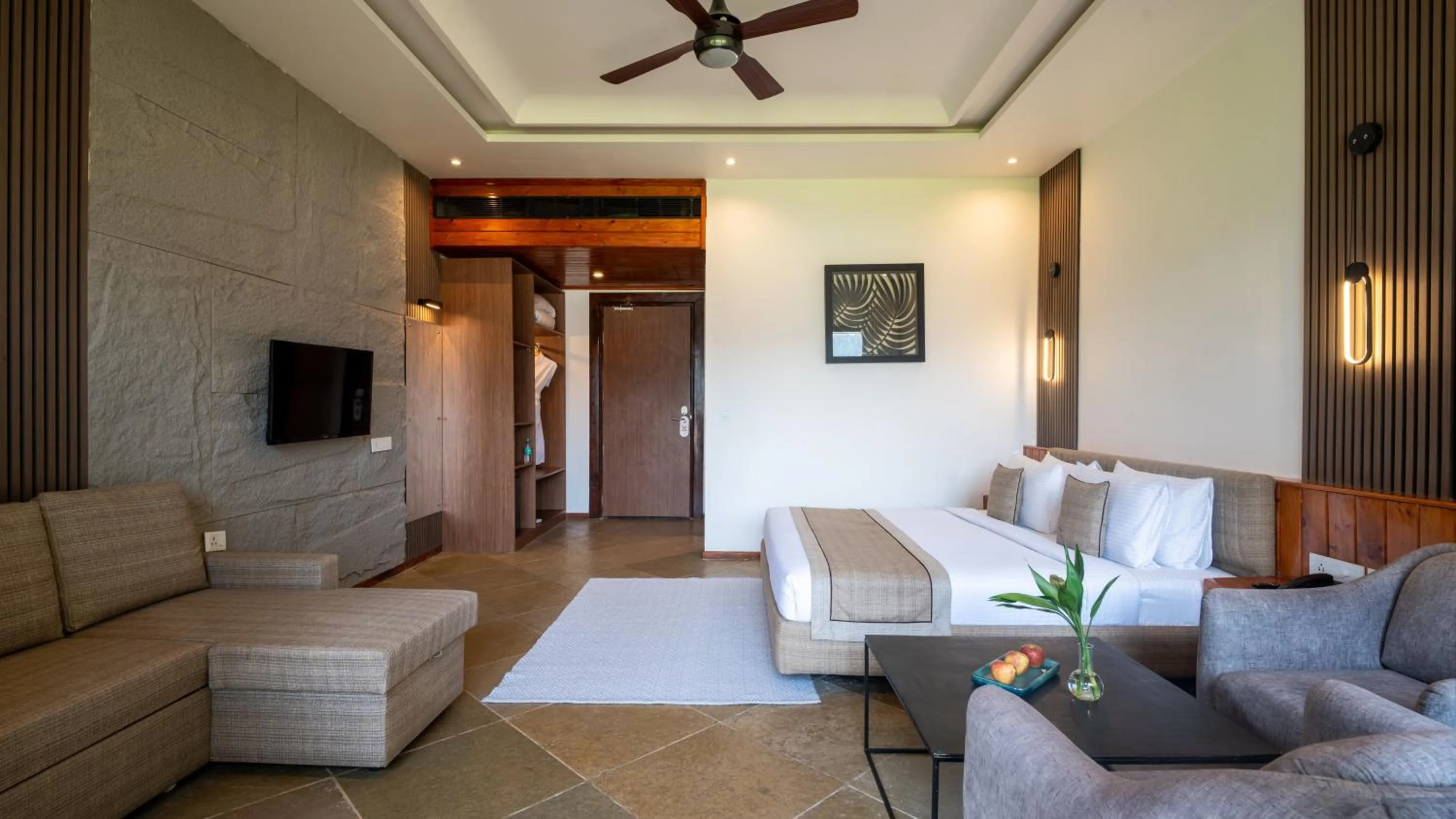 Communal lounge/ TV room in Tarangi Resort and Spa