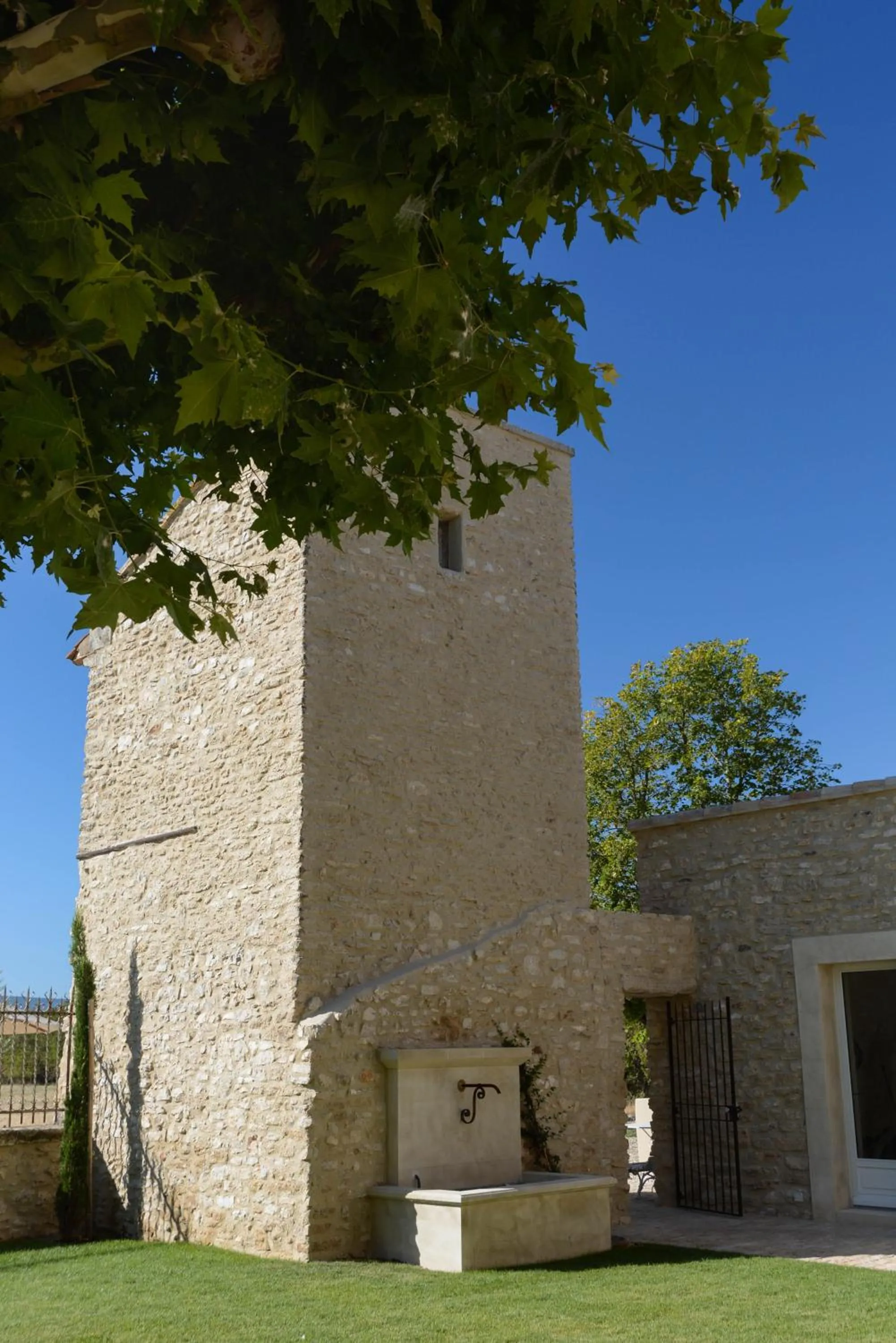 Property building in La Bastide Neuve
