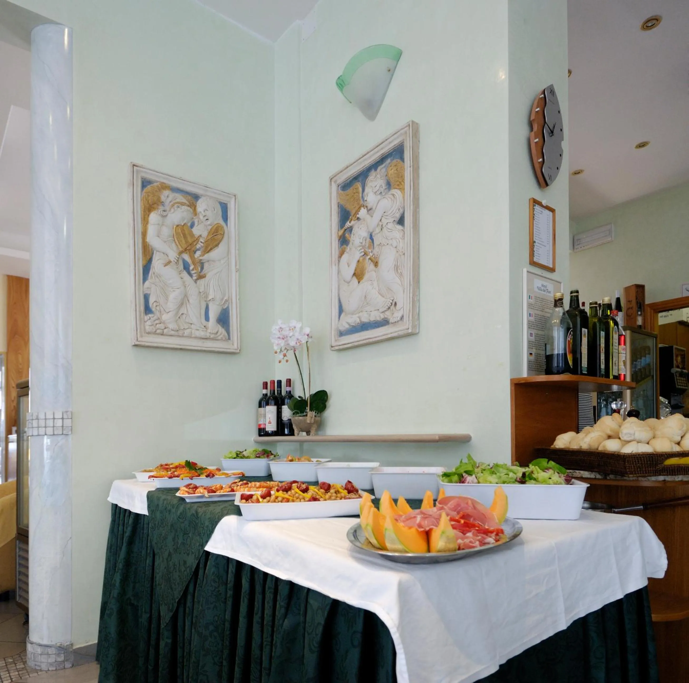 Restaurant/places to eat in Hotel Villa dei Fiori - sul mare con piscina