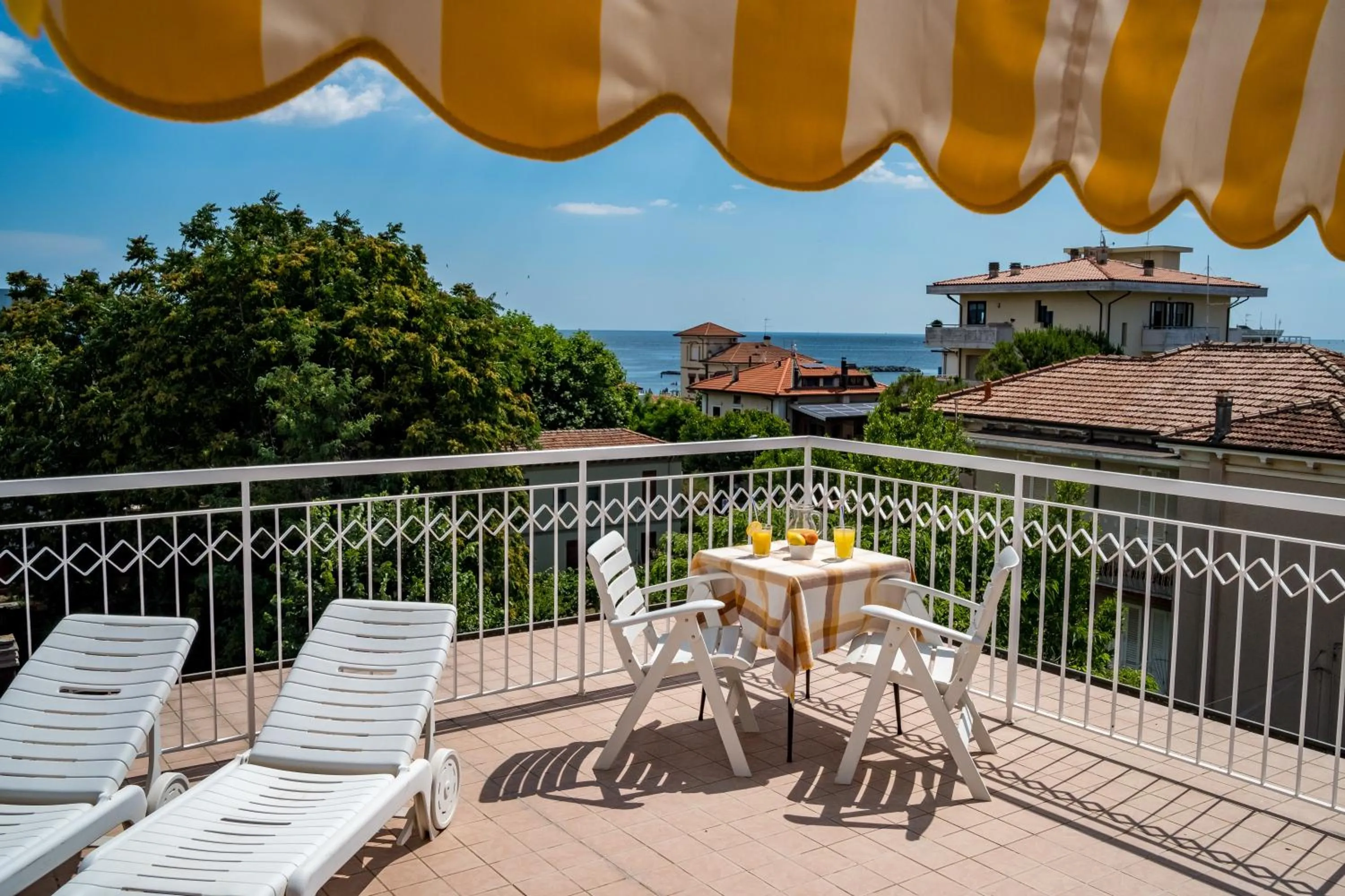Balcony/Terrace in Hotel Villa dei Fiori - sul mare con piscina