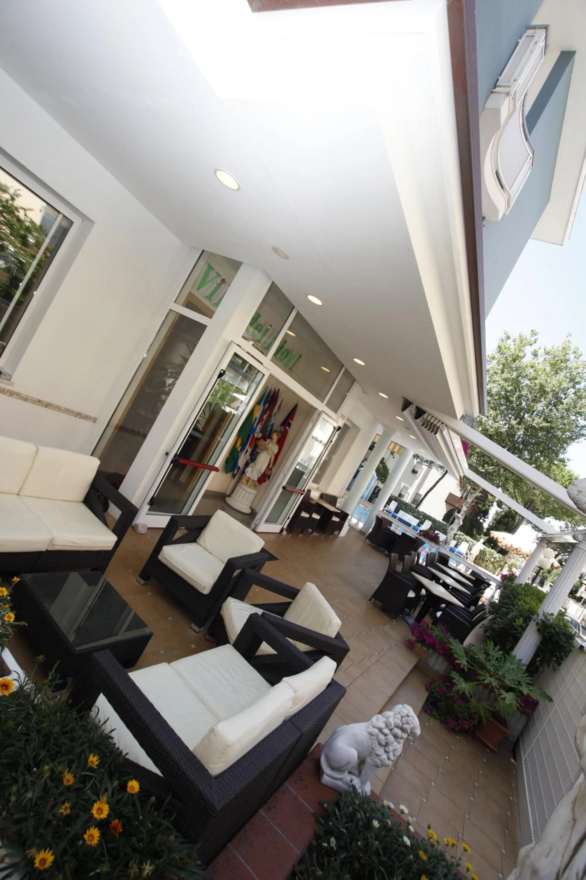 Facade/entrance in Hotel Villa dei Fiori - sul mare con piscina