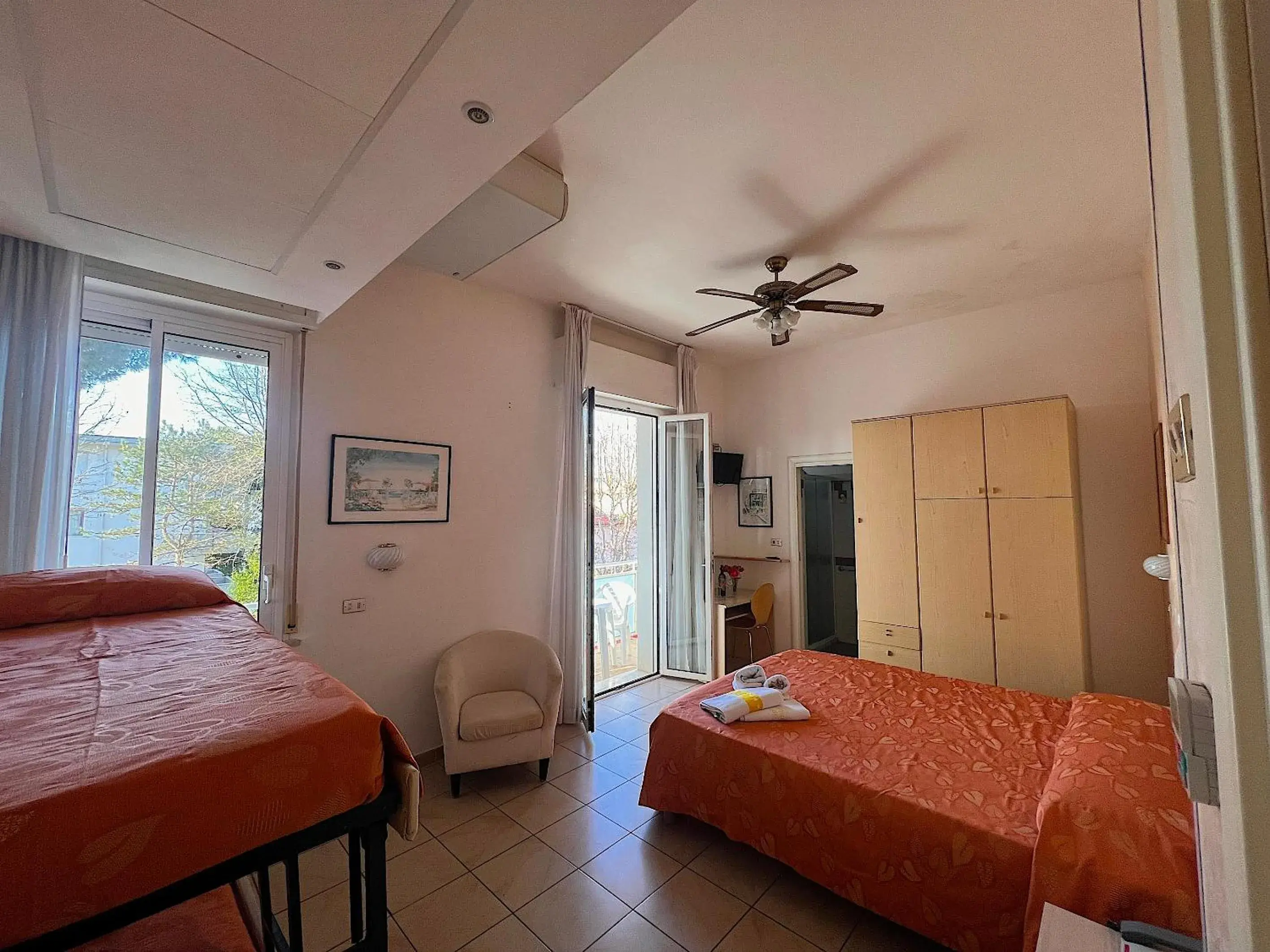 Quadruple Room with Terrace in Hotel Villa dei Fiori - sul mare con piscina Quadruple Room with Terrace in Hotel Villa dei Fiori - sul mare con piscina