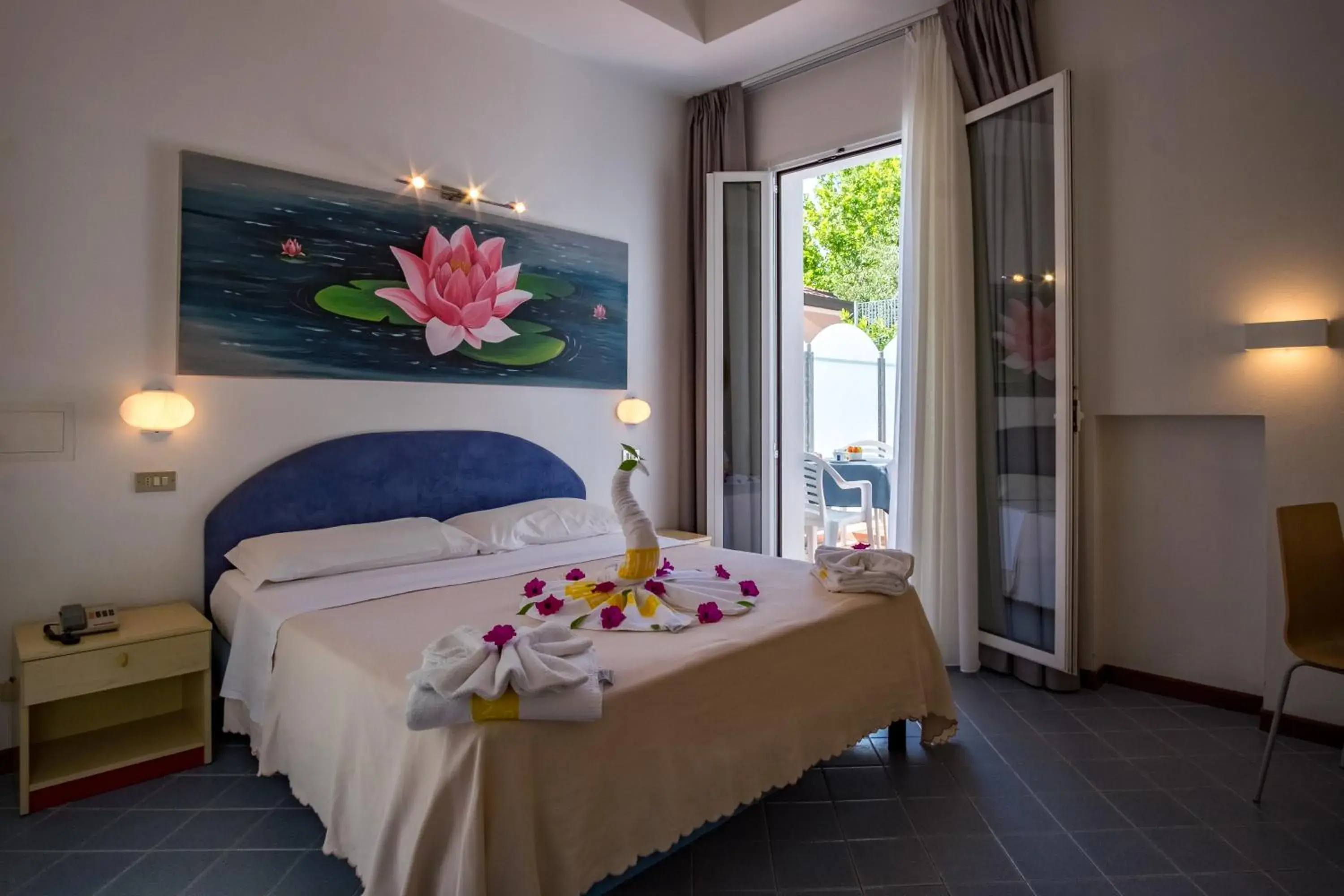 Double Room with Balcony in Hotel Villa dei Fiori - sul mare con piscina Double Room with Balcony in Hotel Villa dei Fiori - sul mare con piscina
