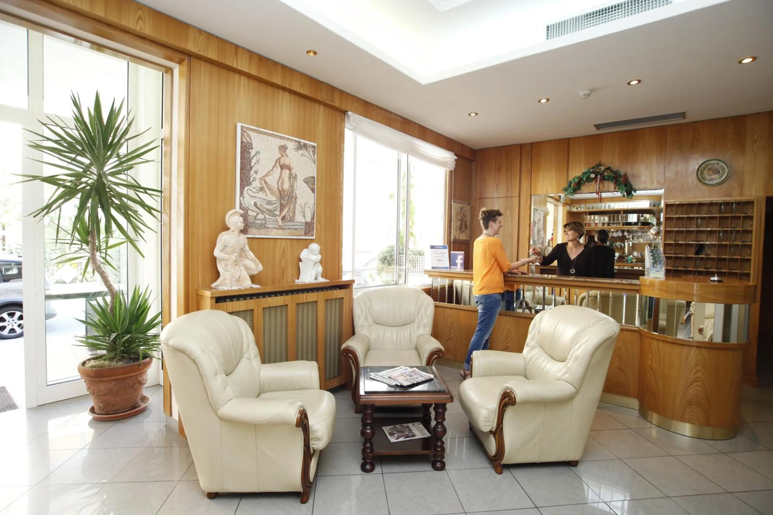 Staff in Hotel Villa dei Fiori - sul mare con piscina