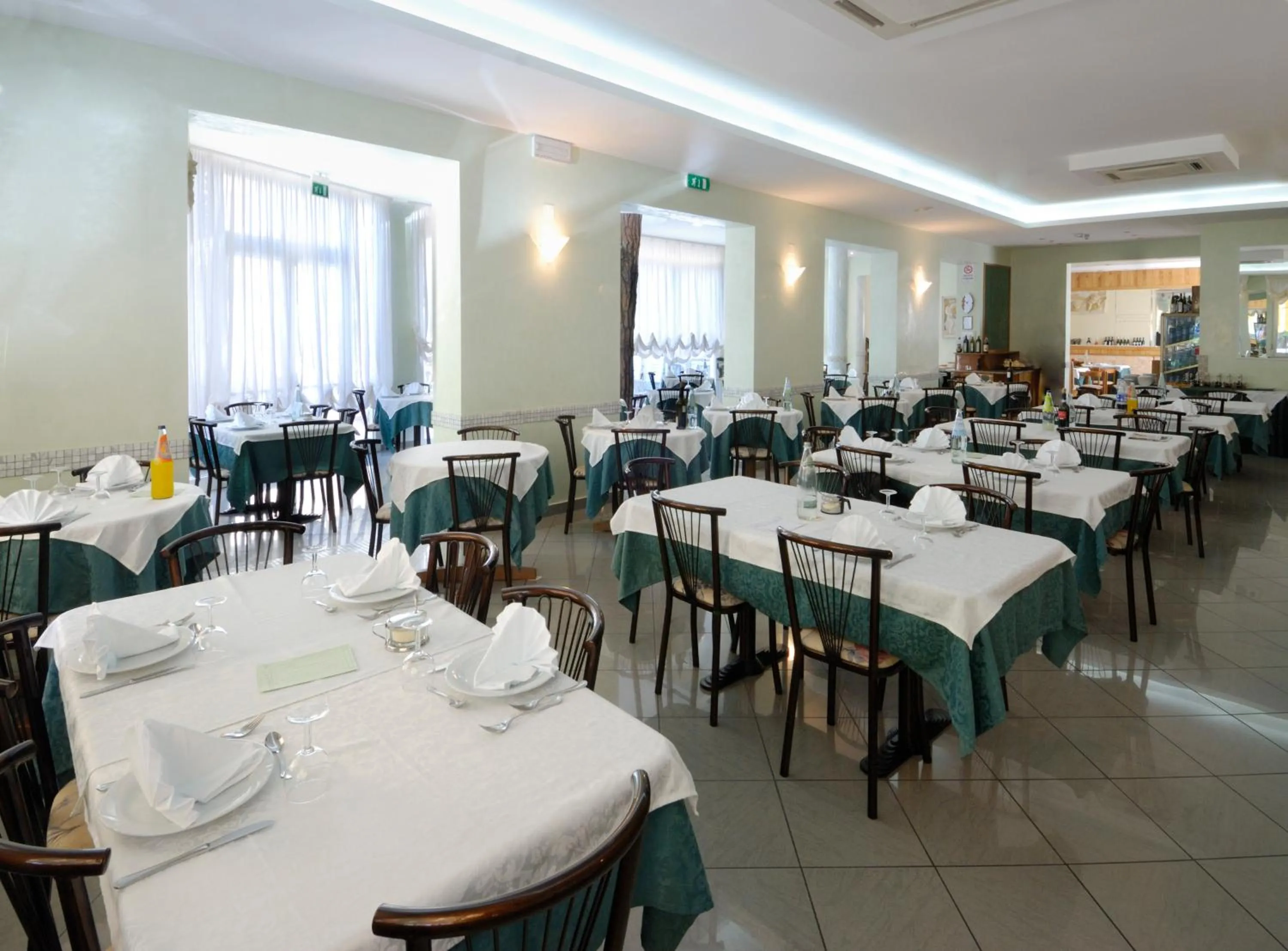 Restaurant/places to eat in Hotel Villa dei Fiori - sul mare con piscina