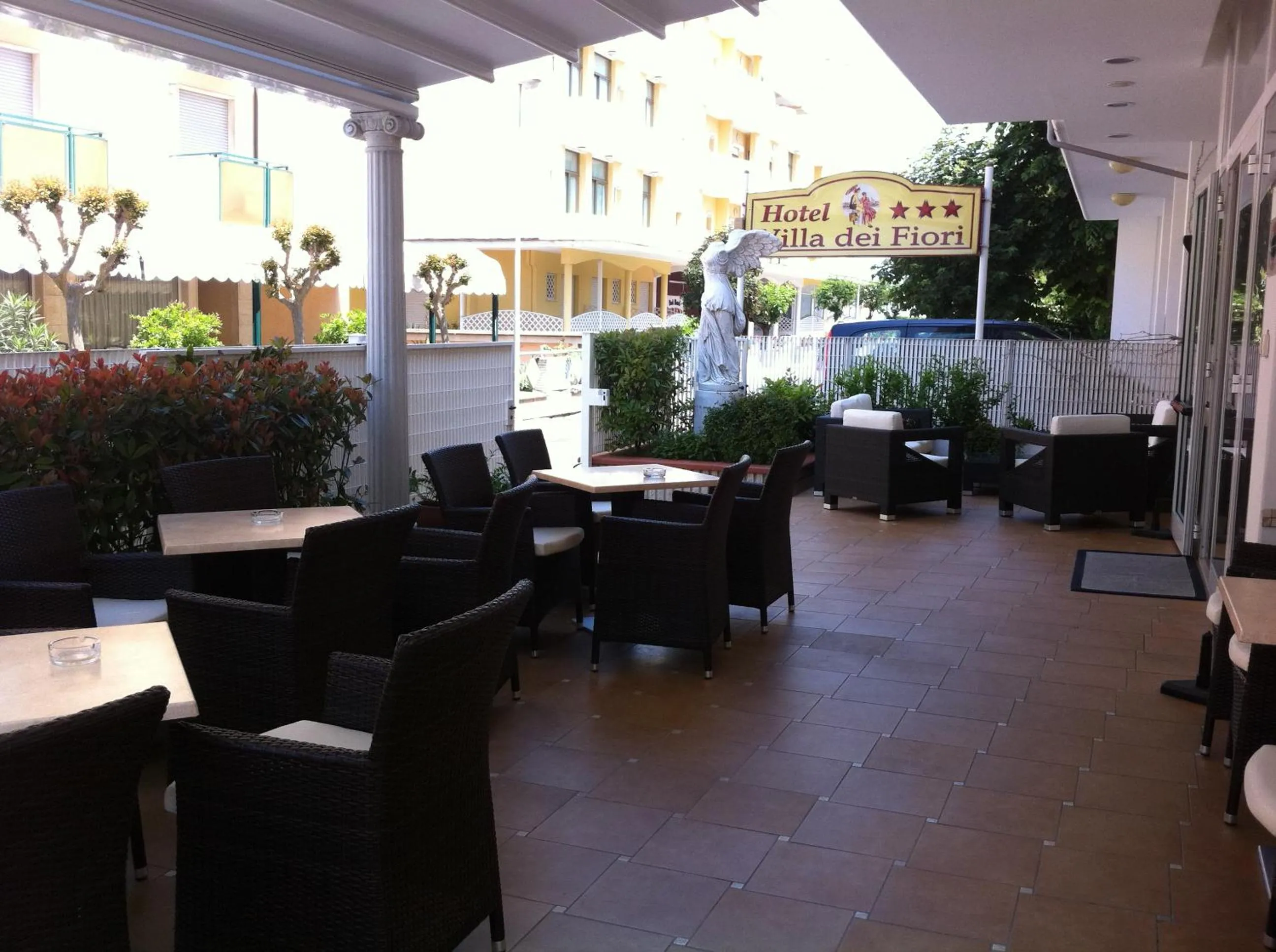 Restaurant/places to eat in Hotel Villa dei Fiori - sul mare con piscina