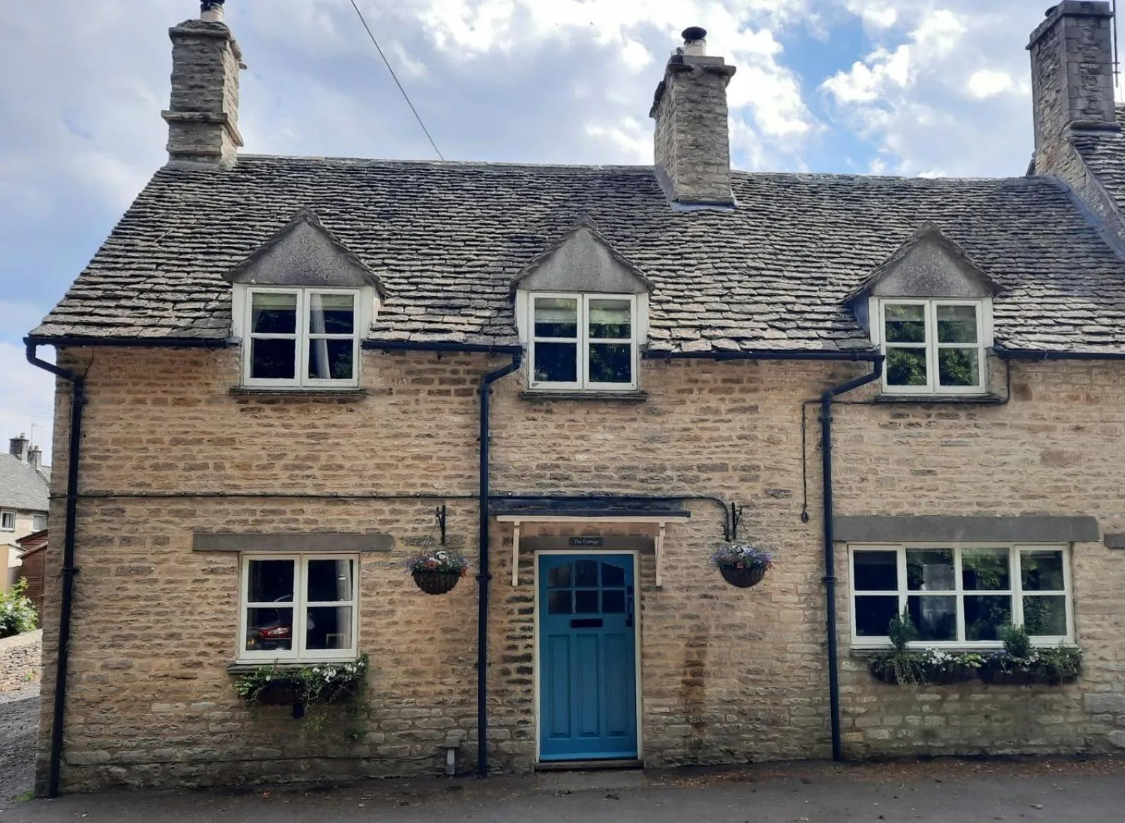 Property building in Cotswold Cottage B&B - 5 Minutes Walk to Village Pub