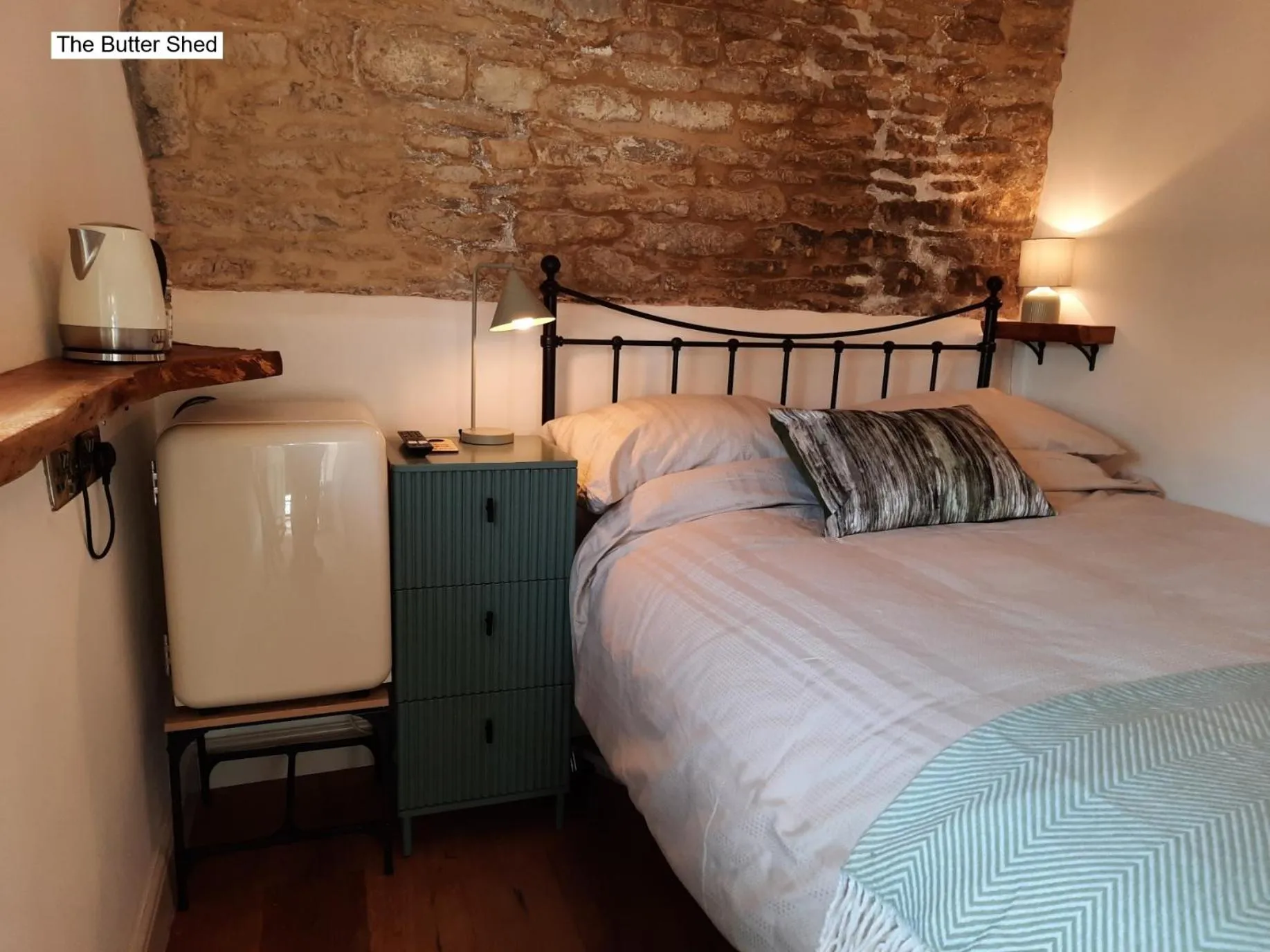 Bedroom, Bed in Cotswold Cottage B&B - 5 Minutes Walk to Village Pub