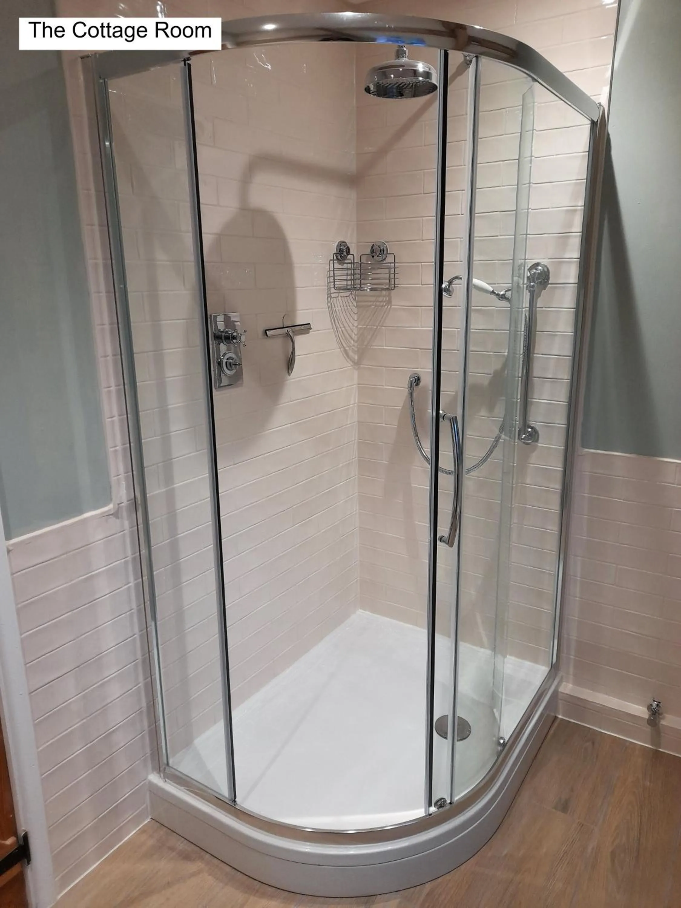 Shower in Cotswold Cottage B&B - 5 Minutes Walk to Village Pub