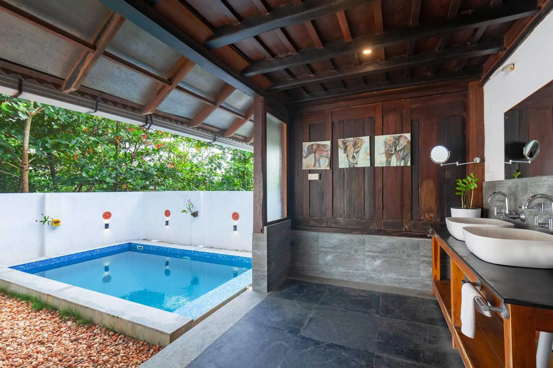 Swimming pool in Deshadan's Tarangi Beach Villas,Marari