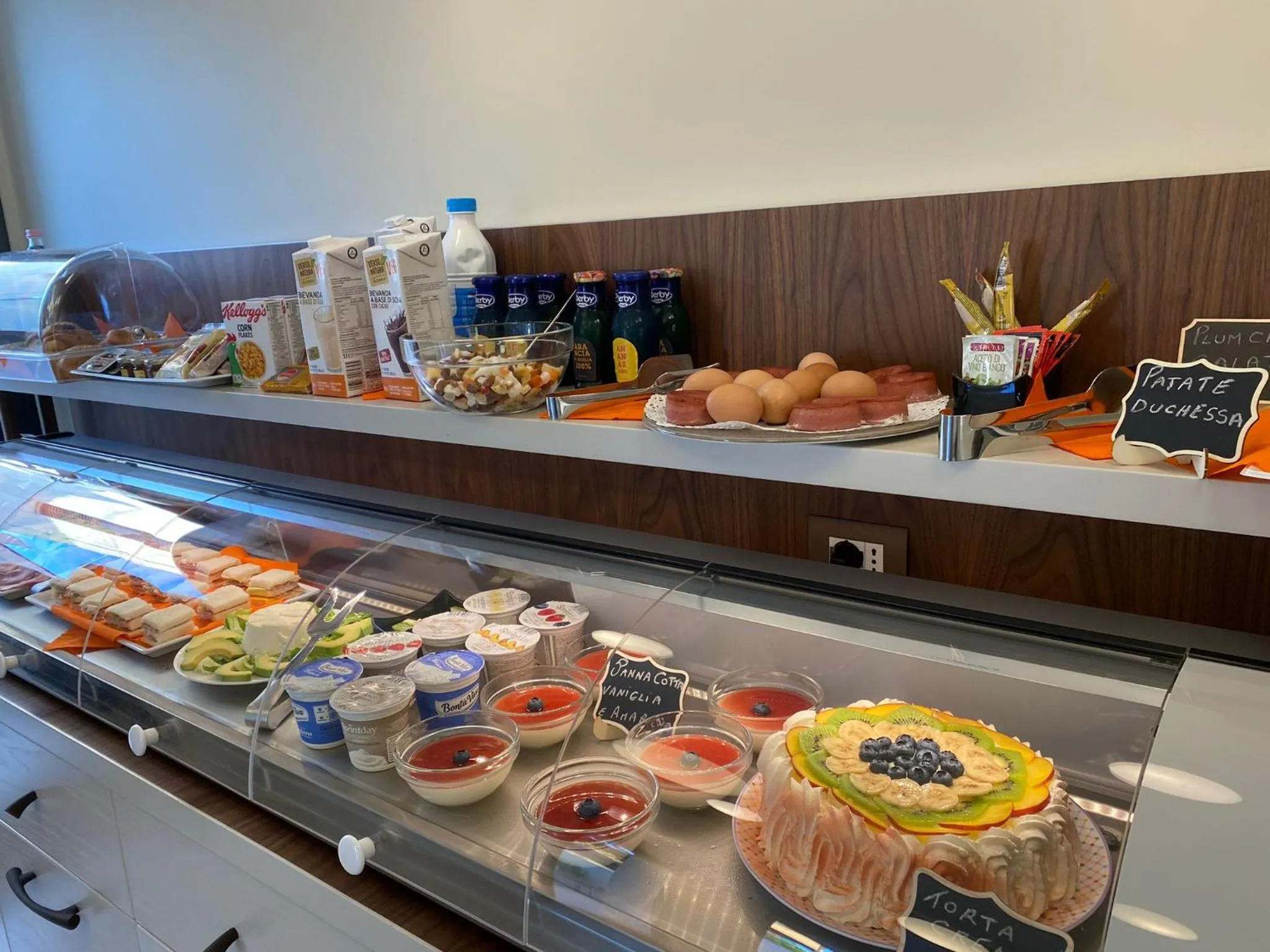 Food and drinks in SOLMARIS TROPEA City Center - Rooms & Suites - Private Parking