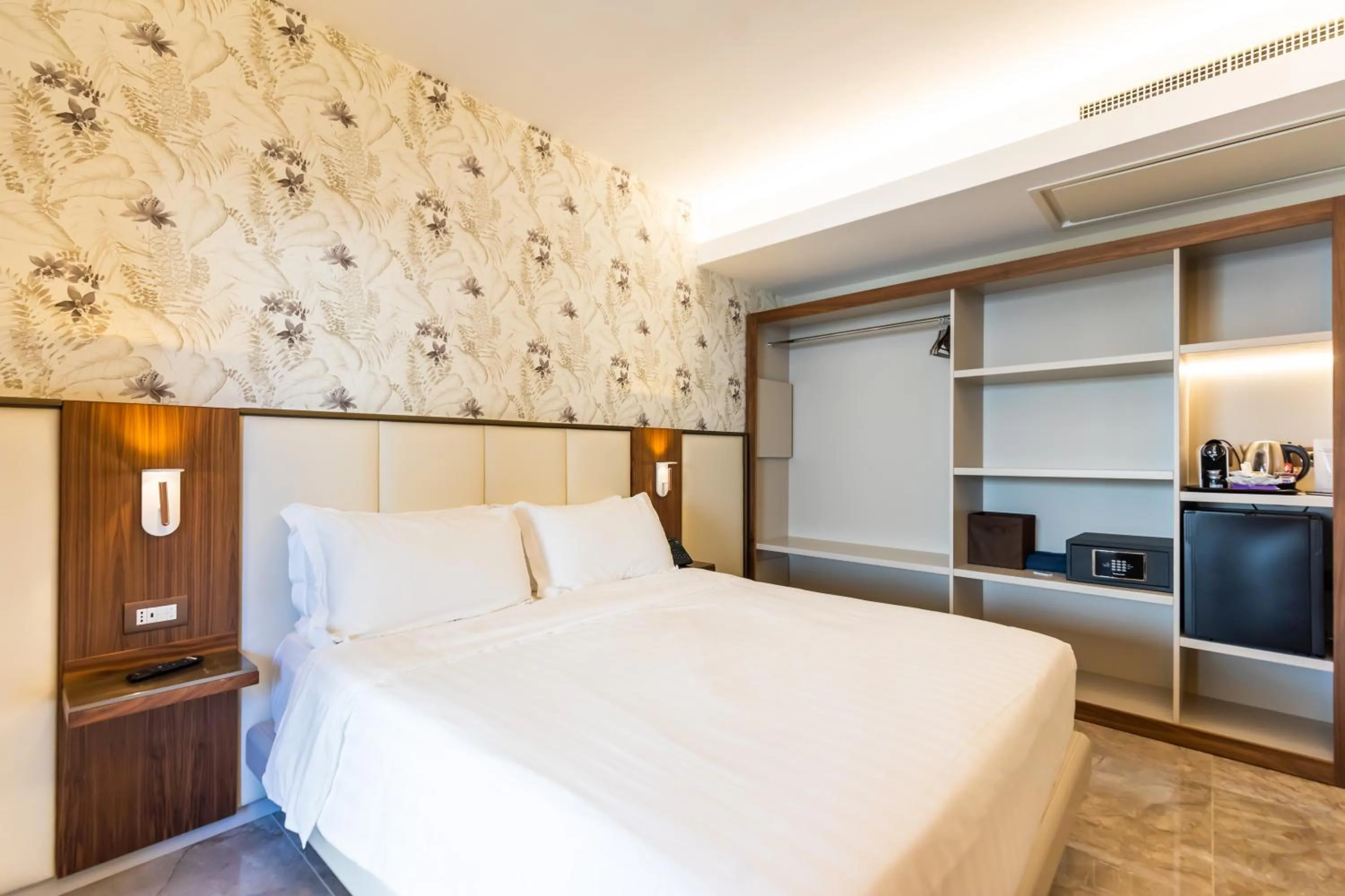 Bed in SOLMARIS TROPEA City Center - Rooms & Suites - Private Parking