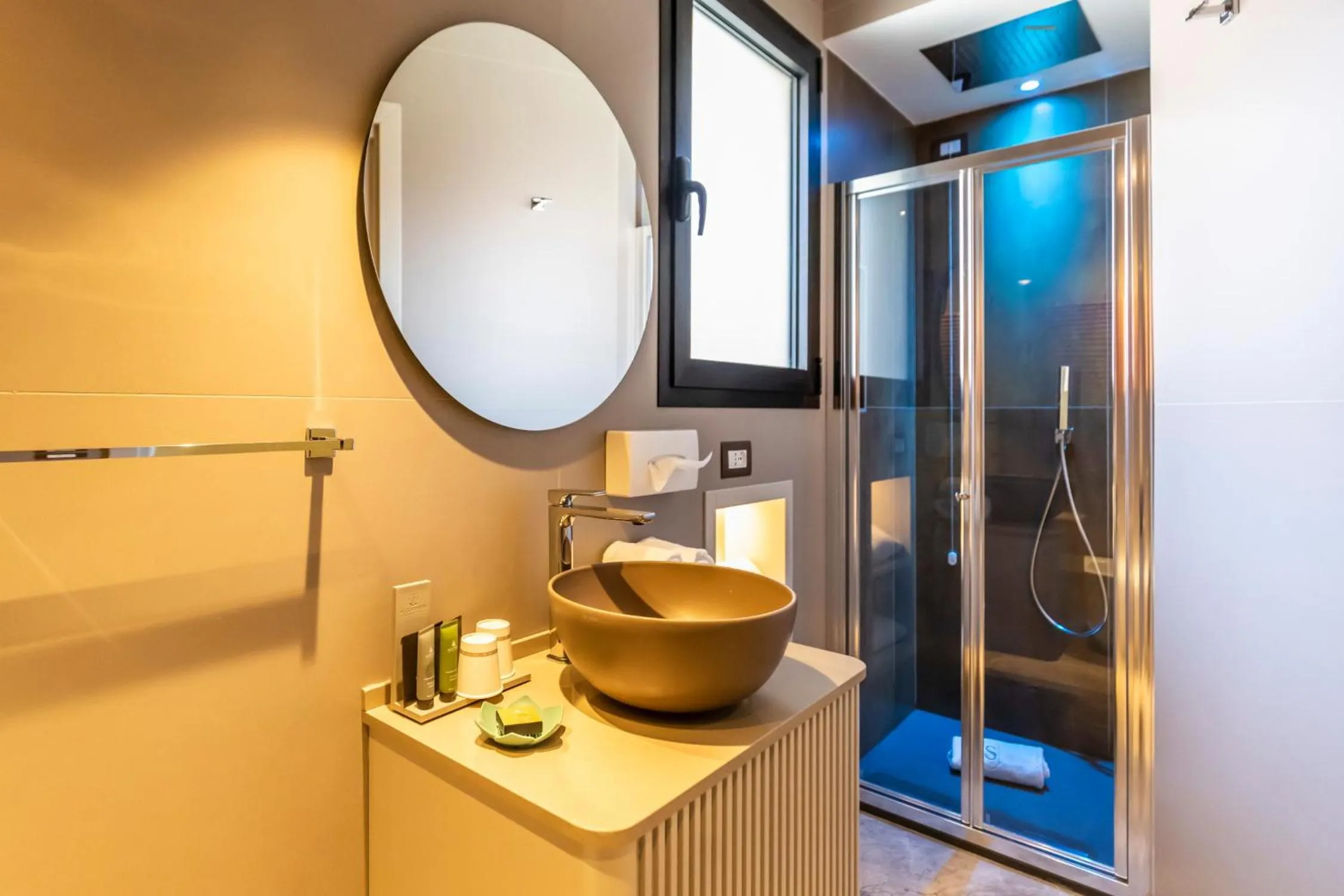Shower in SOLMARIS TROPEA City Center - Rooms & Suites - Private Parking