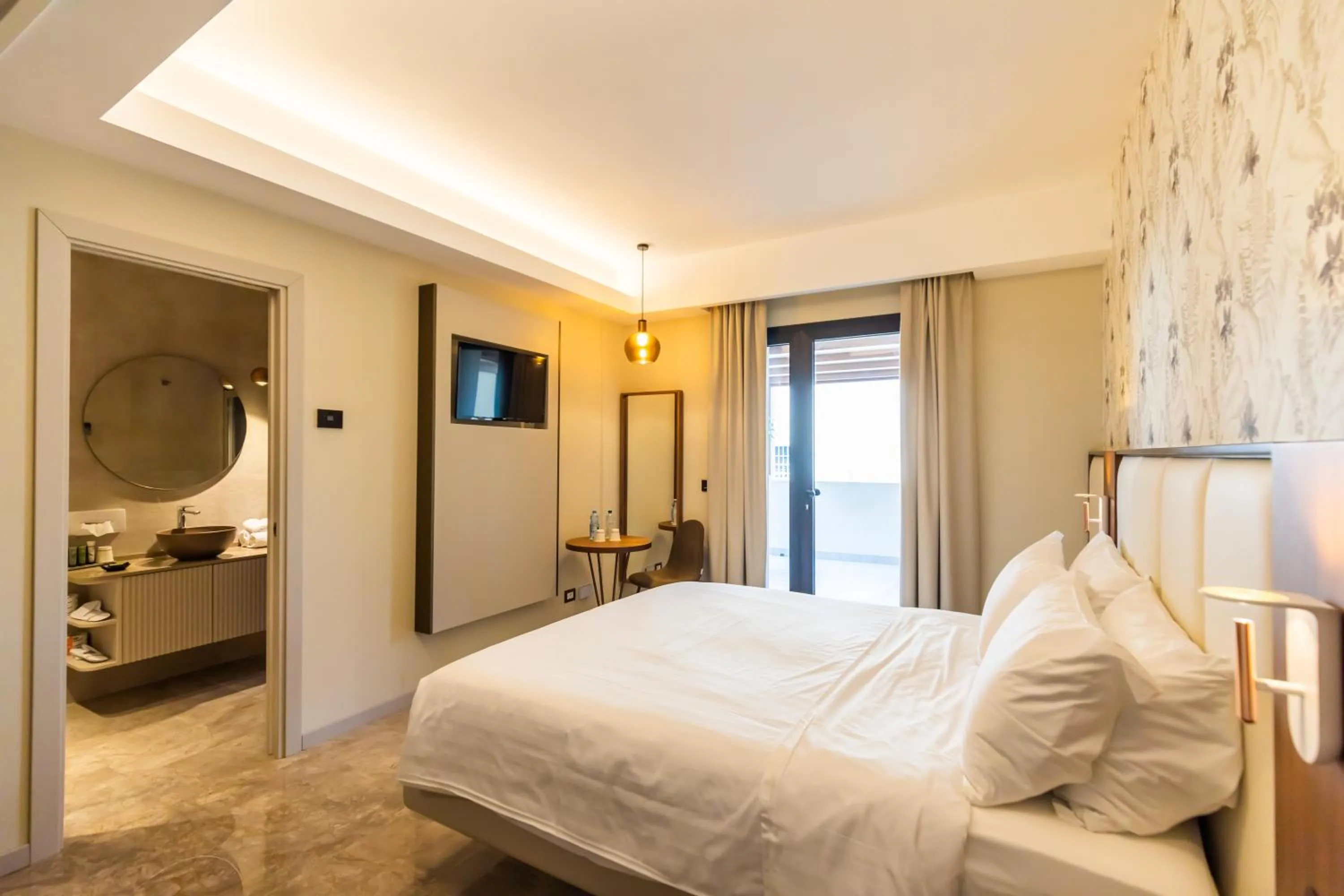 Bed in SOLMARIS TROPEA City Center - Rooms & Suites - Private Parking