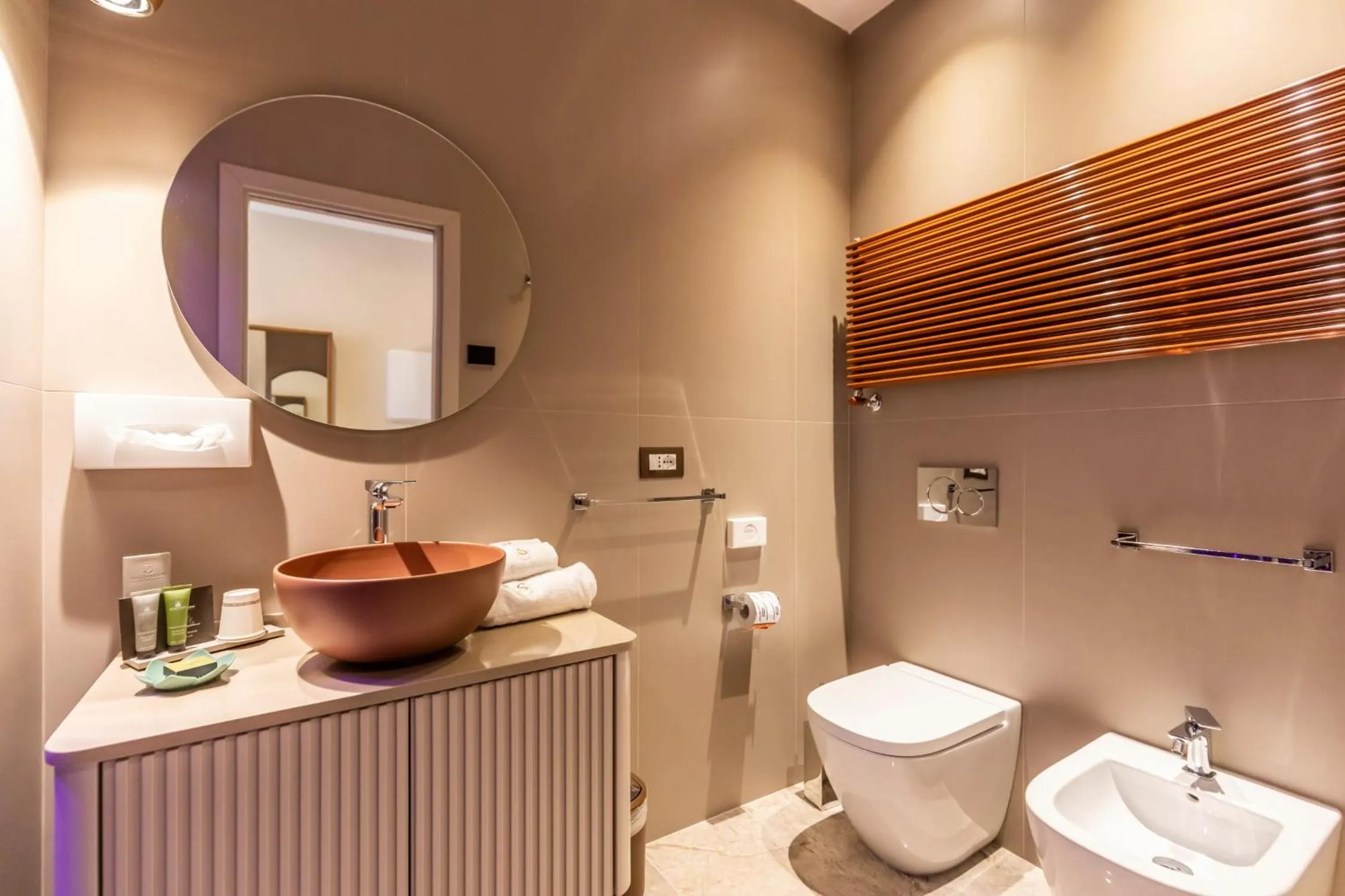 Toilet in SOLMARIS TROPEA City Center - Rooms & Suites - Private Parking
