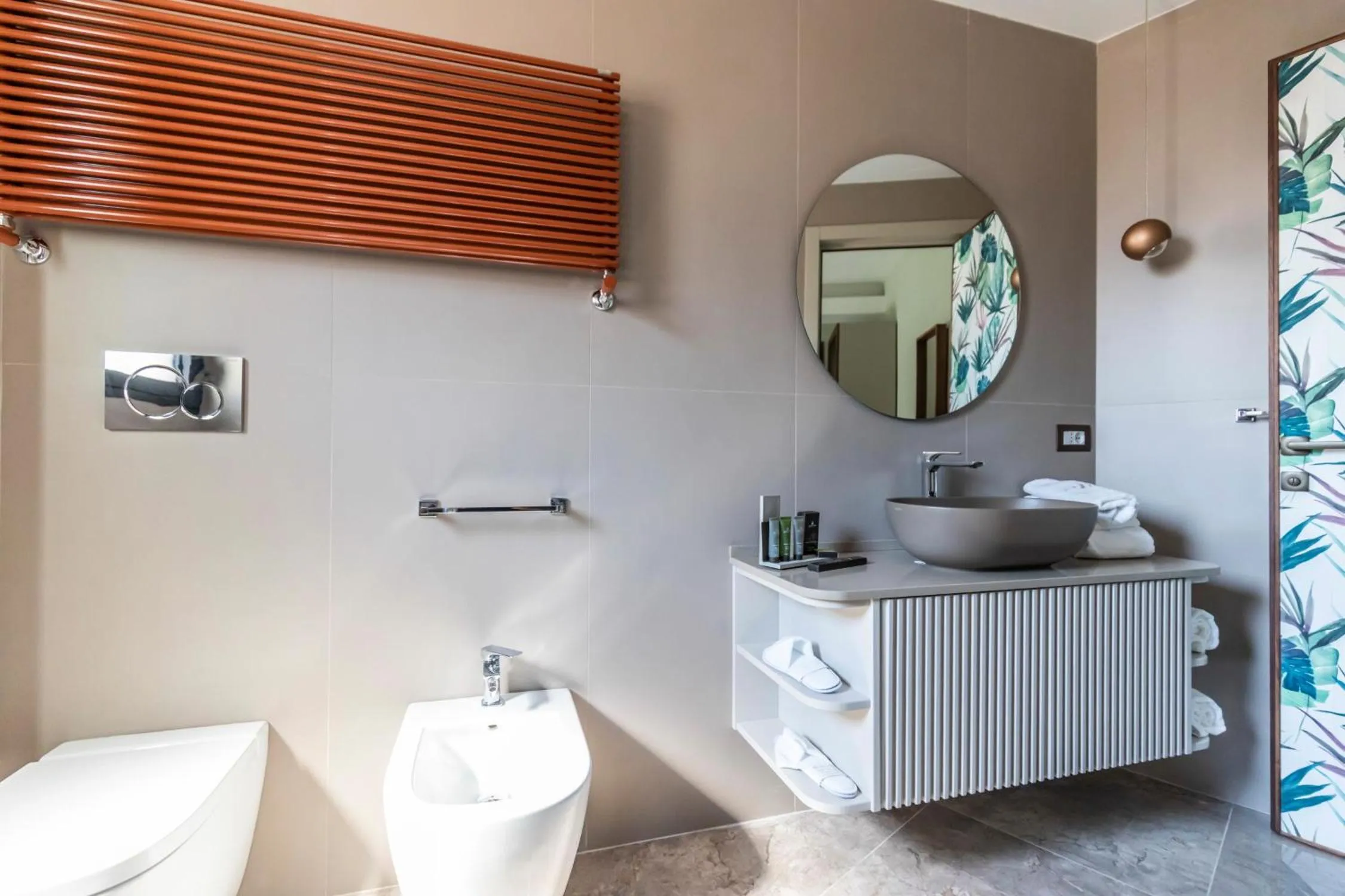 Toilet in SOLMARIS TROPEA City Center - Rooms & Suites - Private Parking