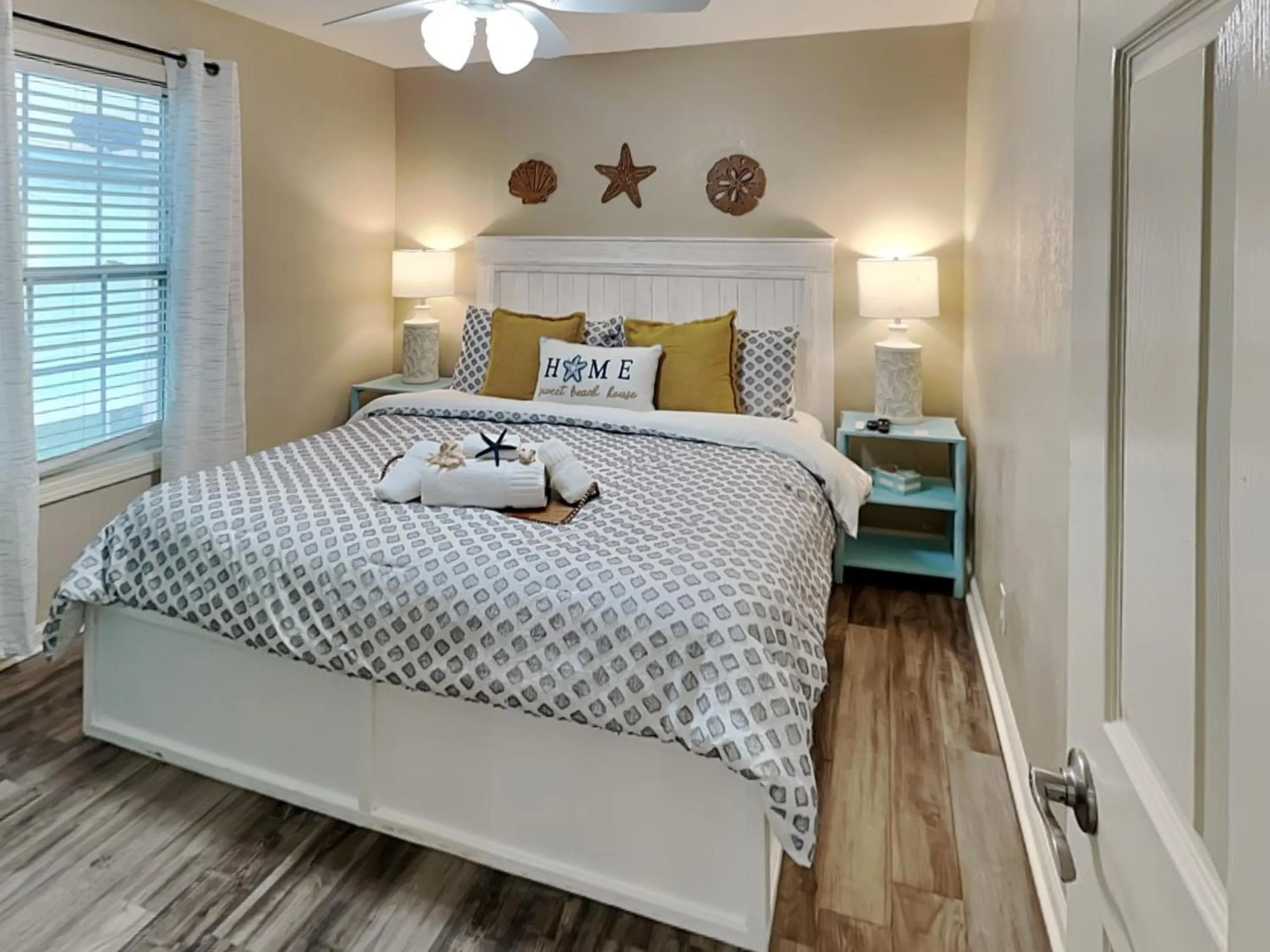 Property building, Bed in Always 5 Oclock