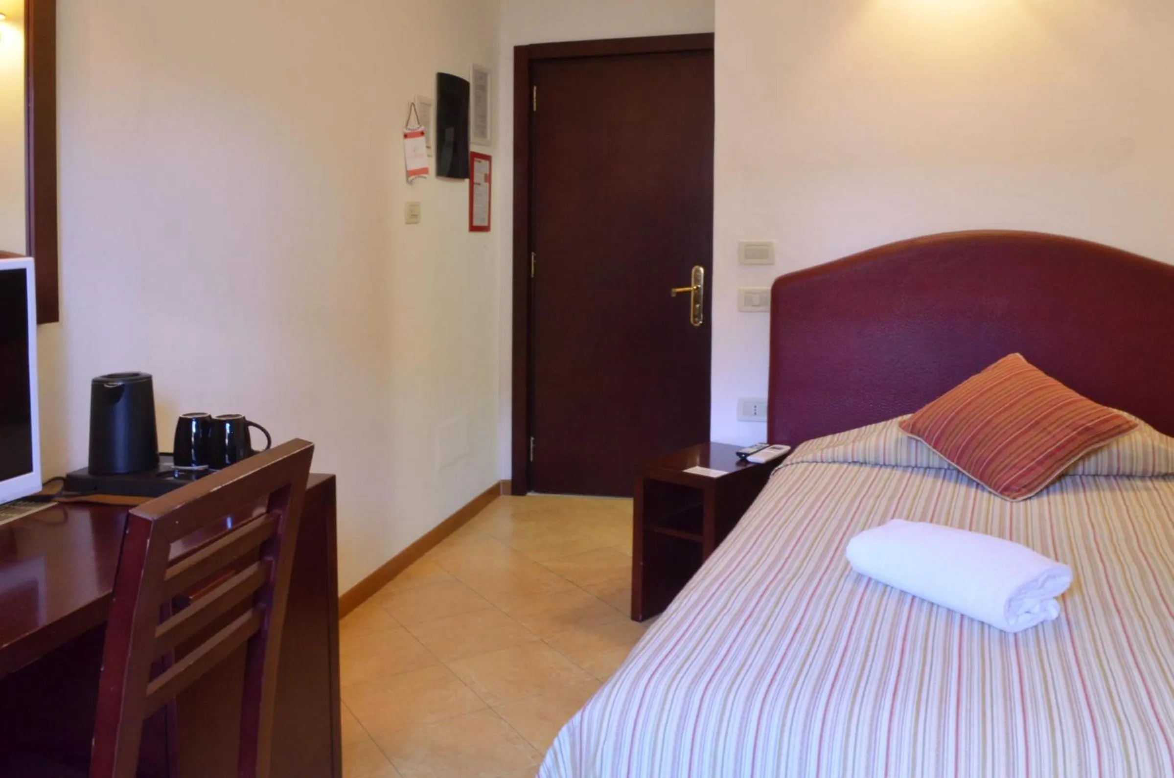 Bedroom, Bed in Hotel Cardinal of Florence - recommended for ages 25 to 55