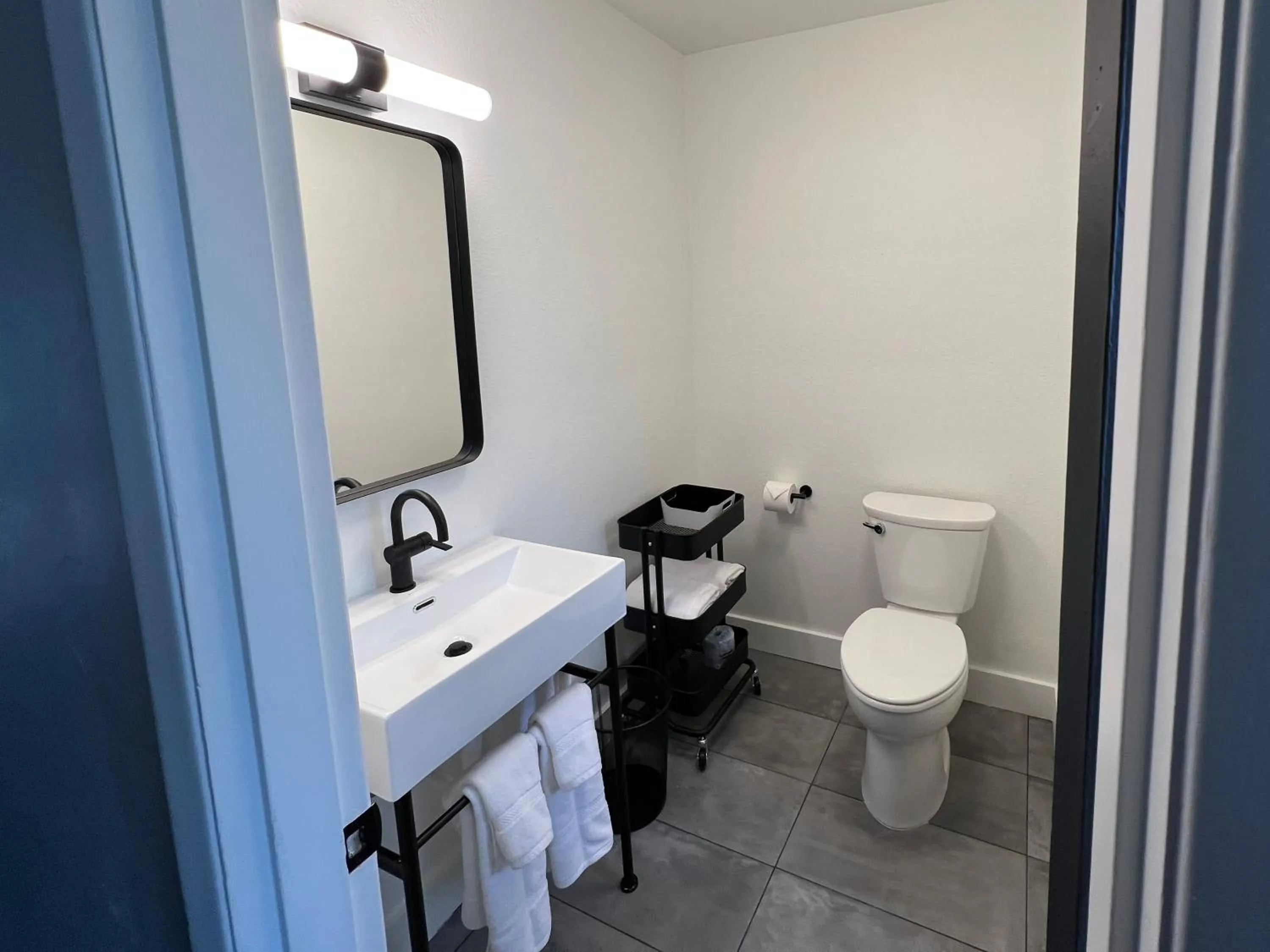 Bathroom in Motolodge