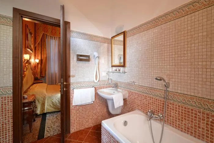 Bathroom in Residenza Hotel San Maurizio