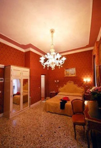 Photo of the whole room, Bed in Residenza Hotel San Maurizio