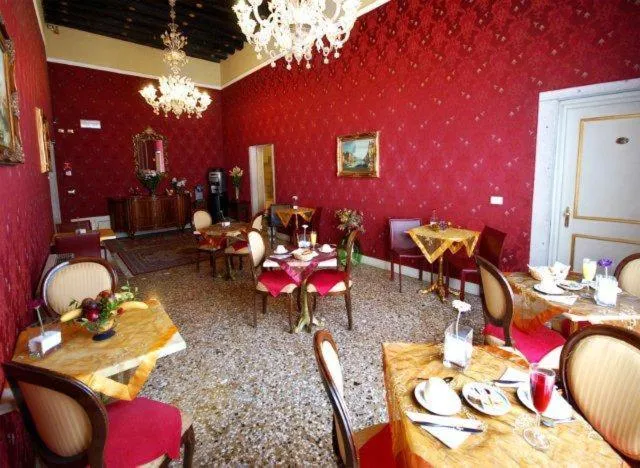 Restaurant/places to eat in Residenza Hotel San Maurizio