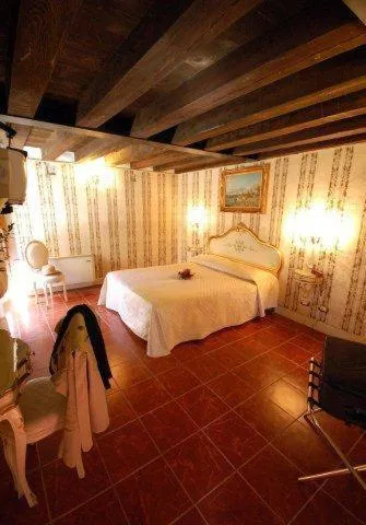 Photo of the whole room, Bed in Residenza Hotel San Maurizio