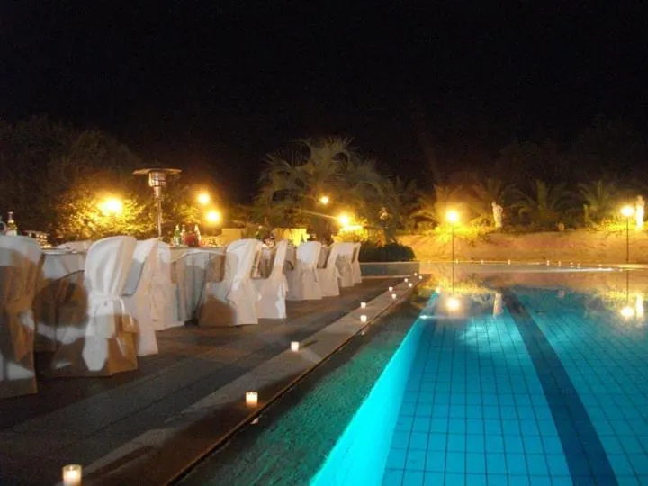 Swimming pool in Hotel Pomara