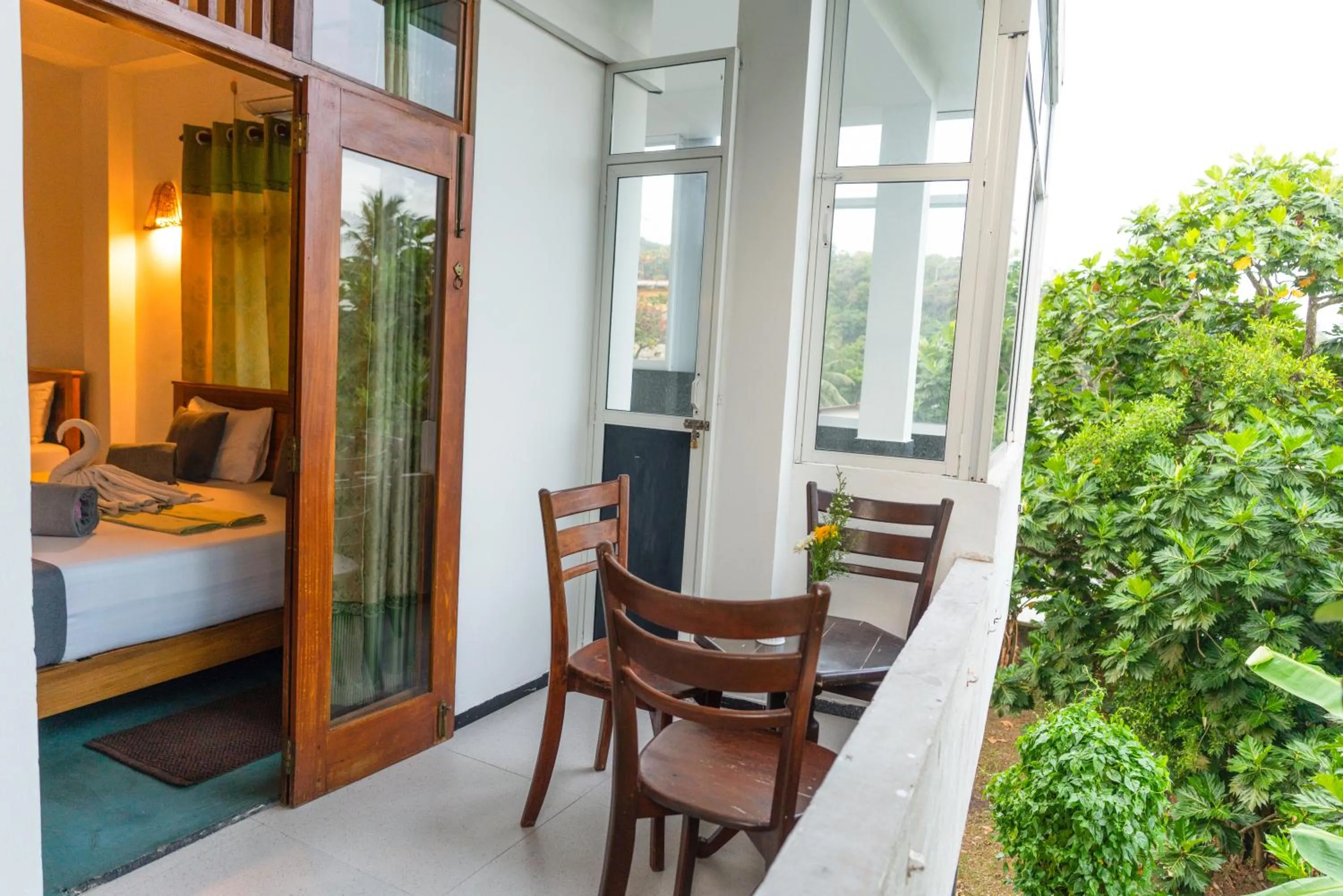 Balcony/Terrace, Bed in Hotel Bay Watch Unawatuna