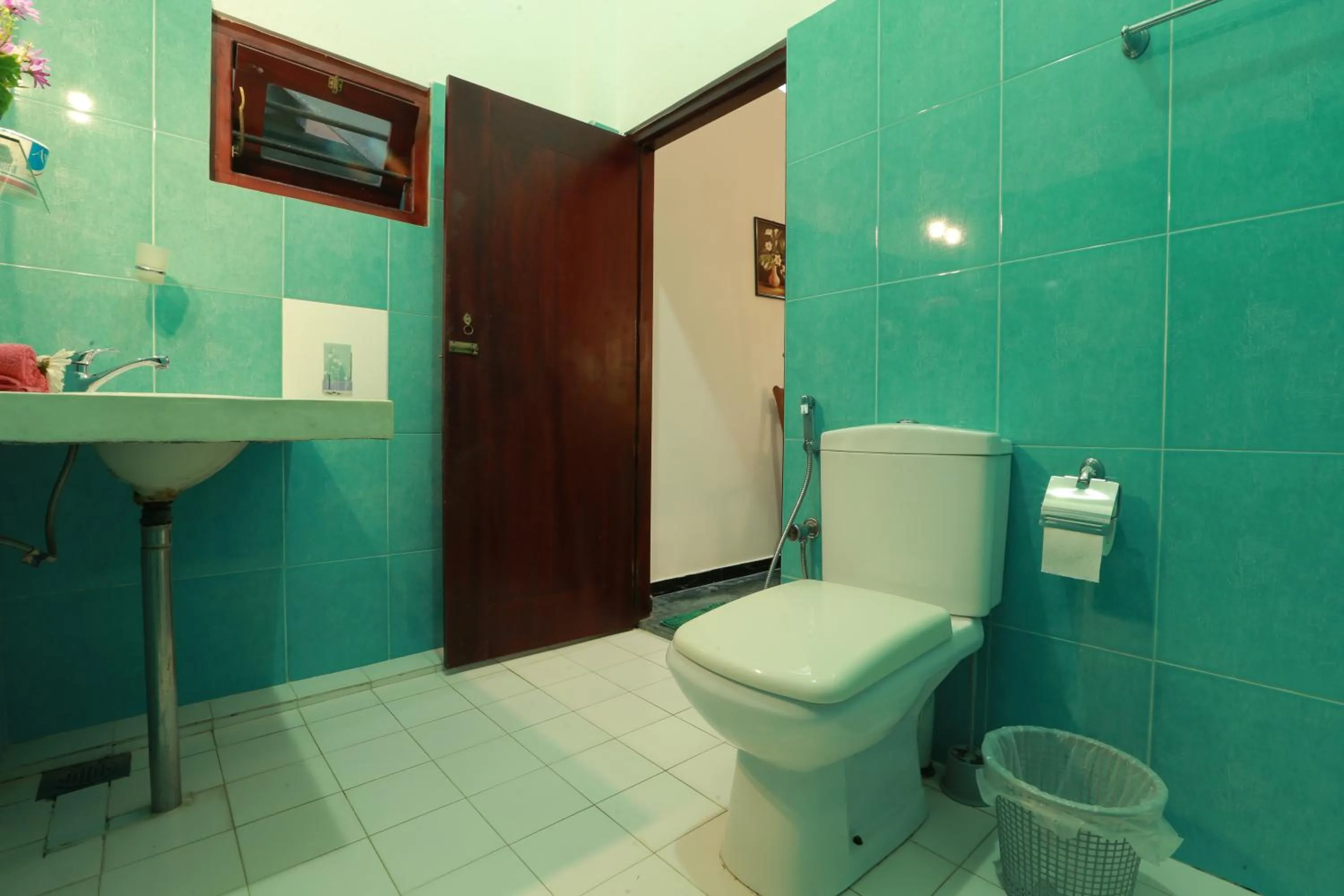 Bathroom in Hotel Bay Watch Unawatuna