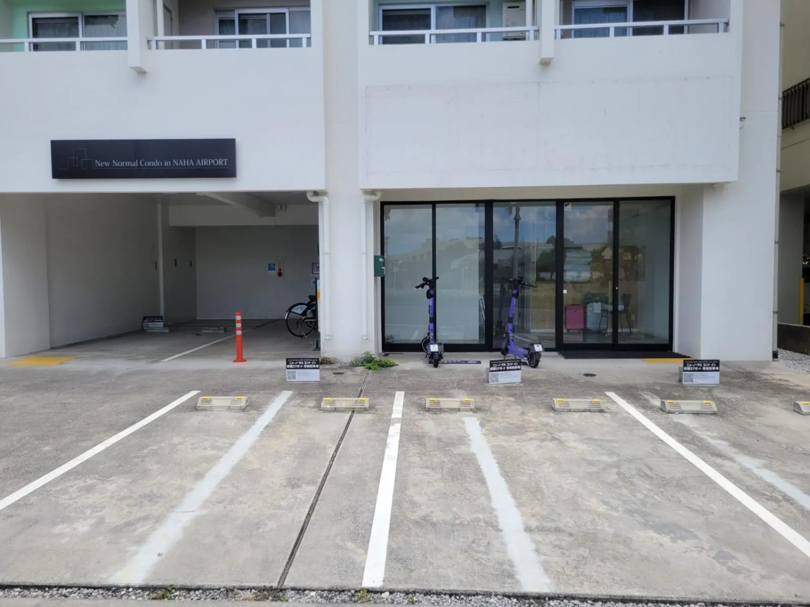 Parking in New Normal Condo in NAHA AIRPORT ニューノーマルコンドイン那覇エアポート